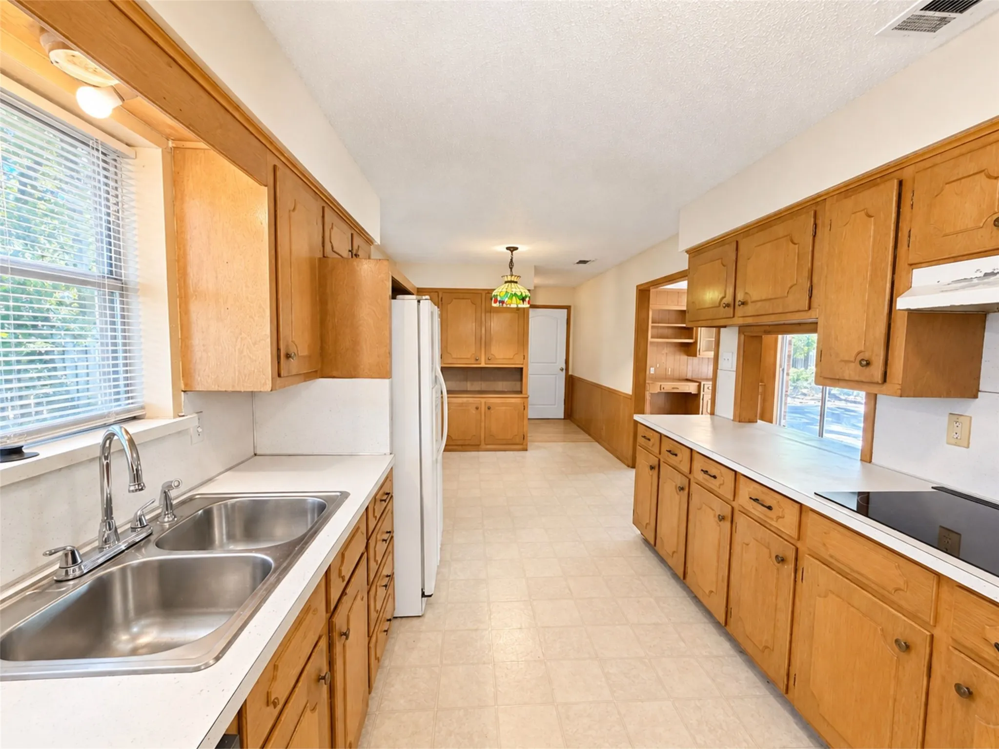 Single Family Residence For Rent in Hunt County , 7 Timberside Drive, Greenville, Texas 75402, 3 Bedroom, 2 Bathroom, 2 Garage spaces, 1,944 Sqft, built in 1975, mls#21388722, Real Estate Agent in Greenville, Homes For Rent in Hunt county, Homes For Rent in Greenville, Realtor in Greenville Texas, Real Estate Brokerage Independent Realty Texas, Luminita Cordes Realtor