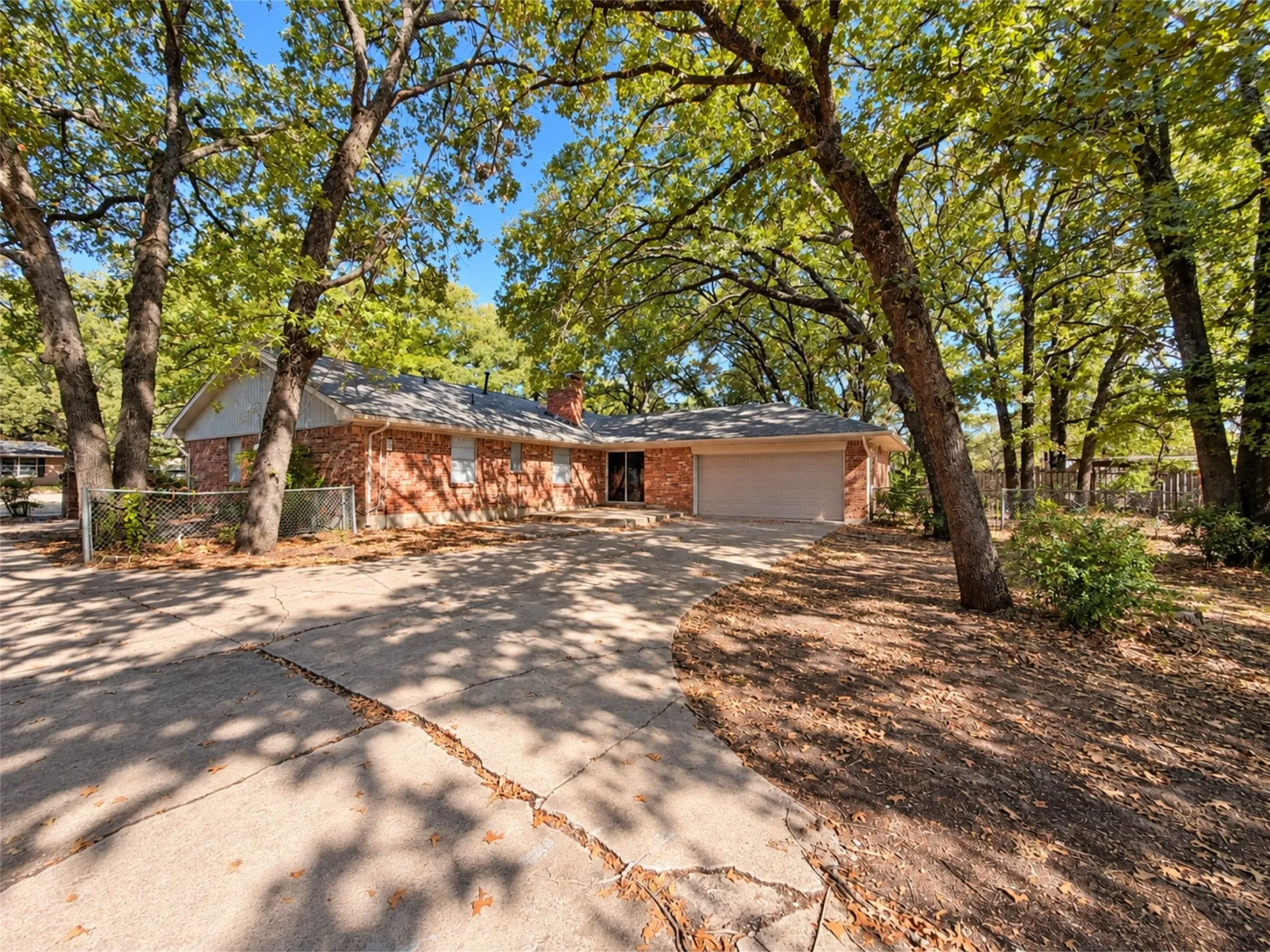 Single Family Residence For Rent in Hunt County , 7 Timberside Drive, Greenville, Texas 75402, 3 Bedroom, 2 Bathroom, 2 Garage spaces, 1,944 Sqft, built in 1975, mls#21388722, Real Estate Agent in Greenville, Homes For Rent in Hunt county, Homes For Rent in Greenville, Realtor in Greenville Texas, Real Estate Brokerage Independent Realty Texas, Luminita Cordes Realtor