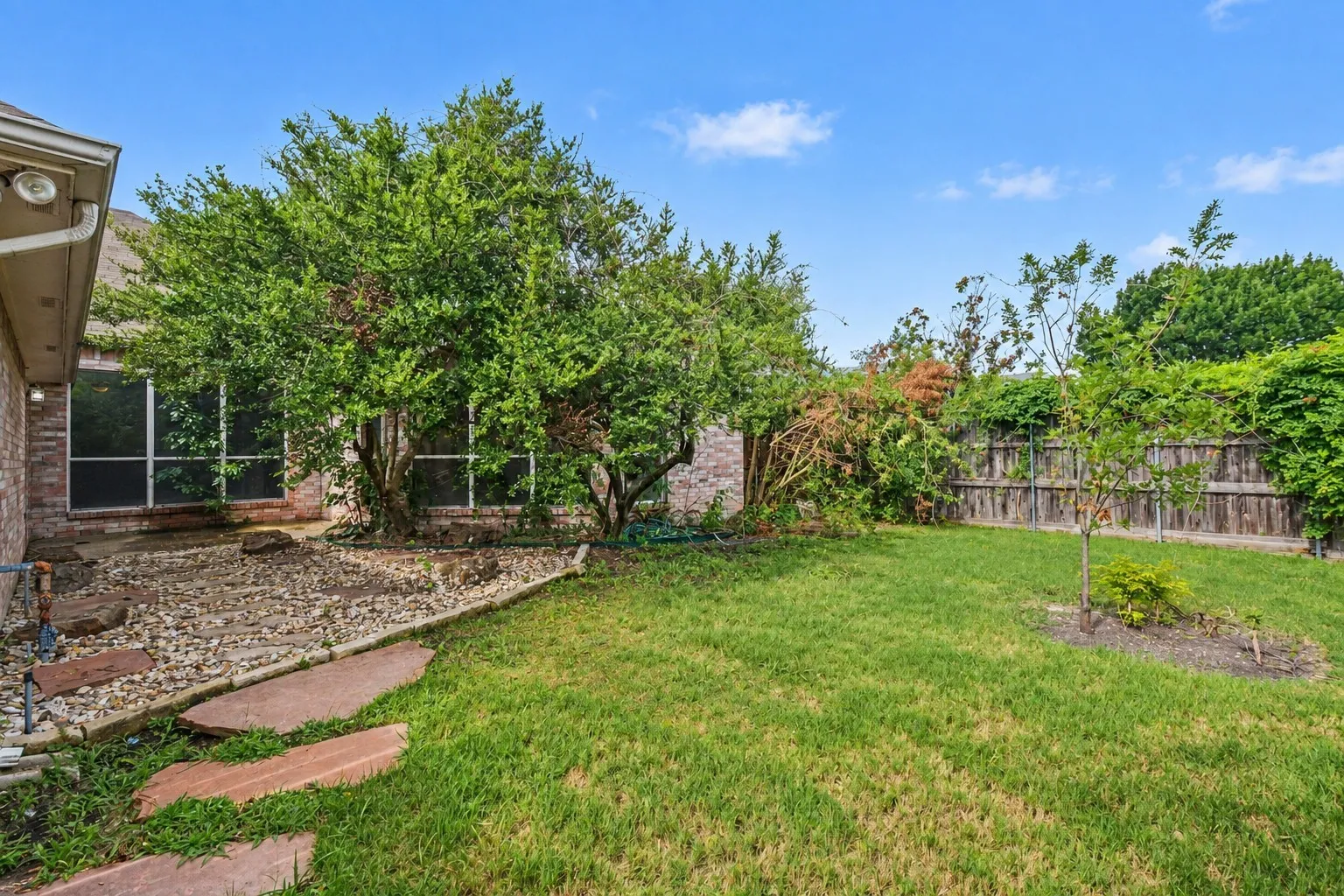 Single Family Residence For Sale in Collin County , 4581 Crown Ridge Drive, Plano, Texas 75024, 4 Bedroom, 2 Bathroom, 2 Garage spaces, 2,222 Sqft, built in 1997, mls#21388718, Real Estate Agent in Plano, Homes For Sale in Collin county, Homes For Sale in Plano, Realtor in Plano Texas, Real Estate Brokerage Independent Realty Texas, Luminita Cordes Realtor