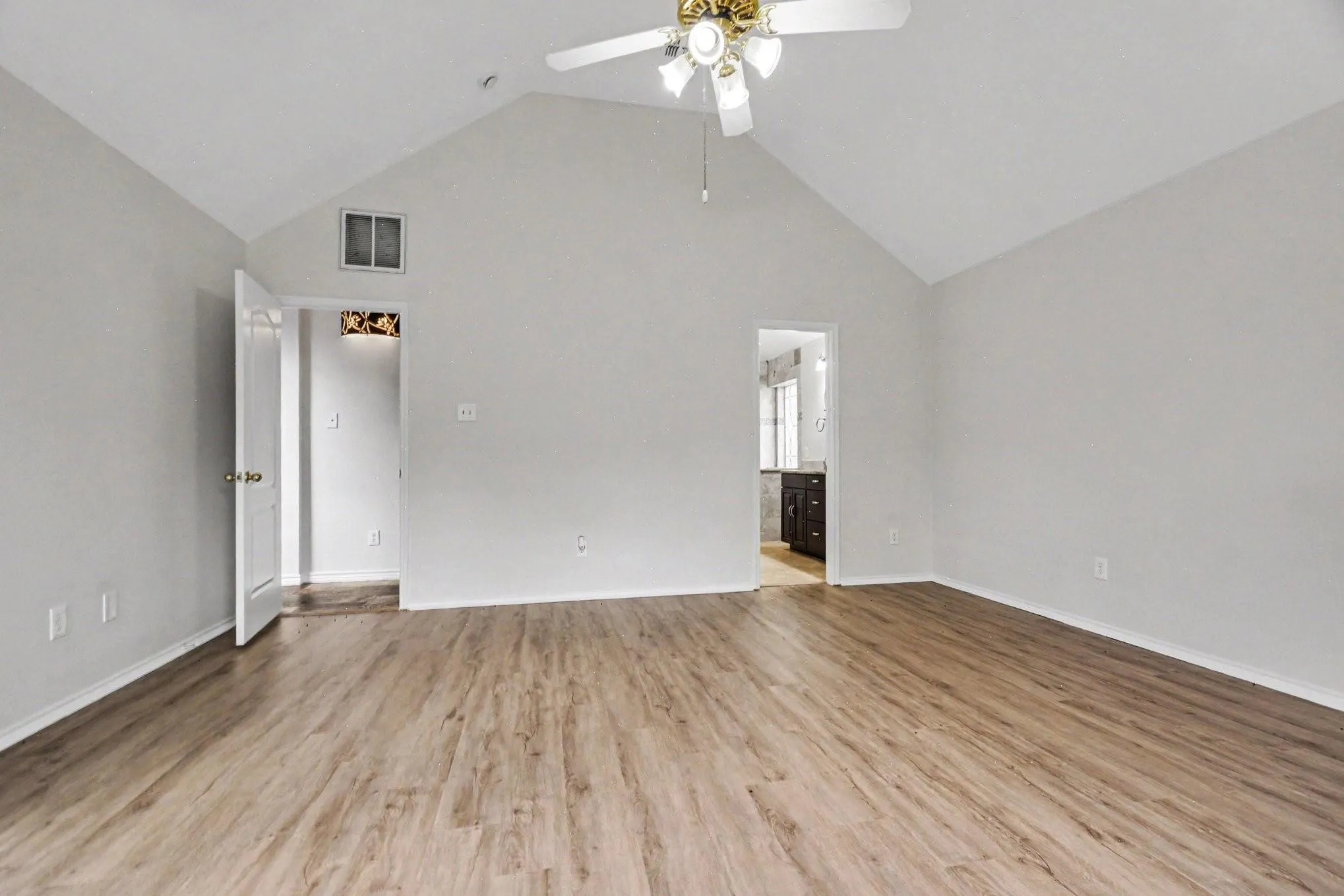 Single Family Residence For Sale in Collin County , 4581 Crown Ridge Drive, Plano, Texas 75024, 4 Bedroom, 2 Bathroom, 2 Garage spaces, 2,222 Sqft, built in 1997, mls#21388718, Real Estate Agent in Plano, Homes For Sale in Collin county, Homes For Sale in Plano, Realtor in Plano Texas, Real Estate Brokerage Independent Realty Texas, Luminita Cordes Realtor