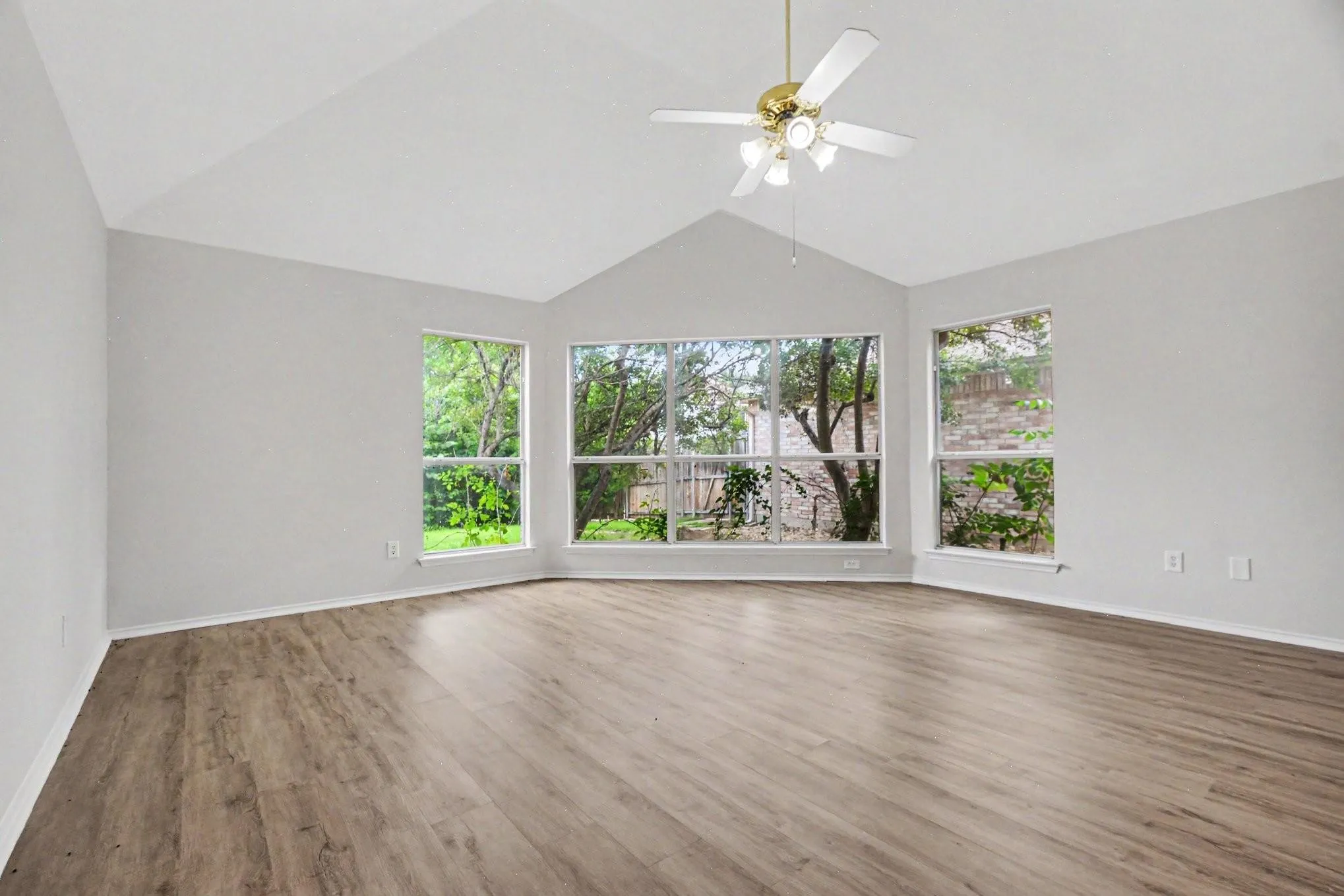 Single Family Residence For Sale in Collin County , 4581 Crown Ridge Drive, Plano, Texas 75024, 4 Bedroom, 2 Bathroom, 2 Garage spaces, 2,222 Sqft, built in 1997, mls#21388718, Real Estate Agent in Plano, Homes For Sale in Collin county, Homes For Sale in Plano, Realtor in Plano Texas, Real Estate Brokerage Independent Realty Texas, Luminita Cordes Realtor