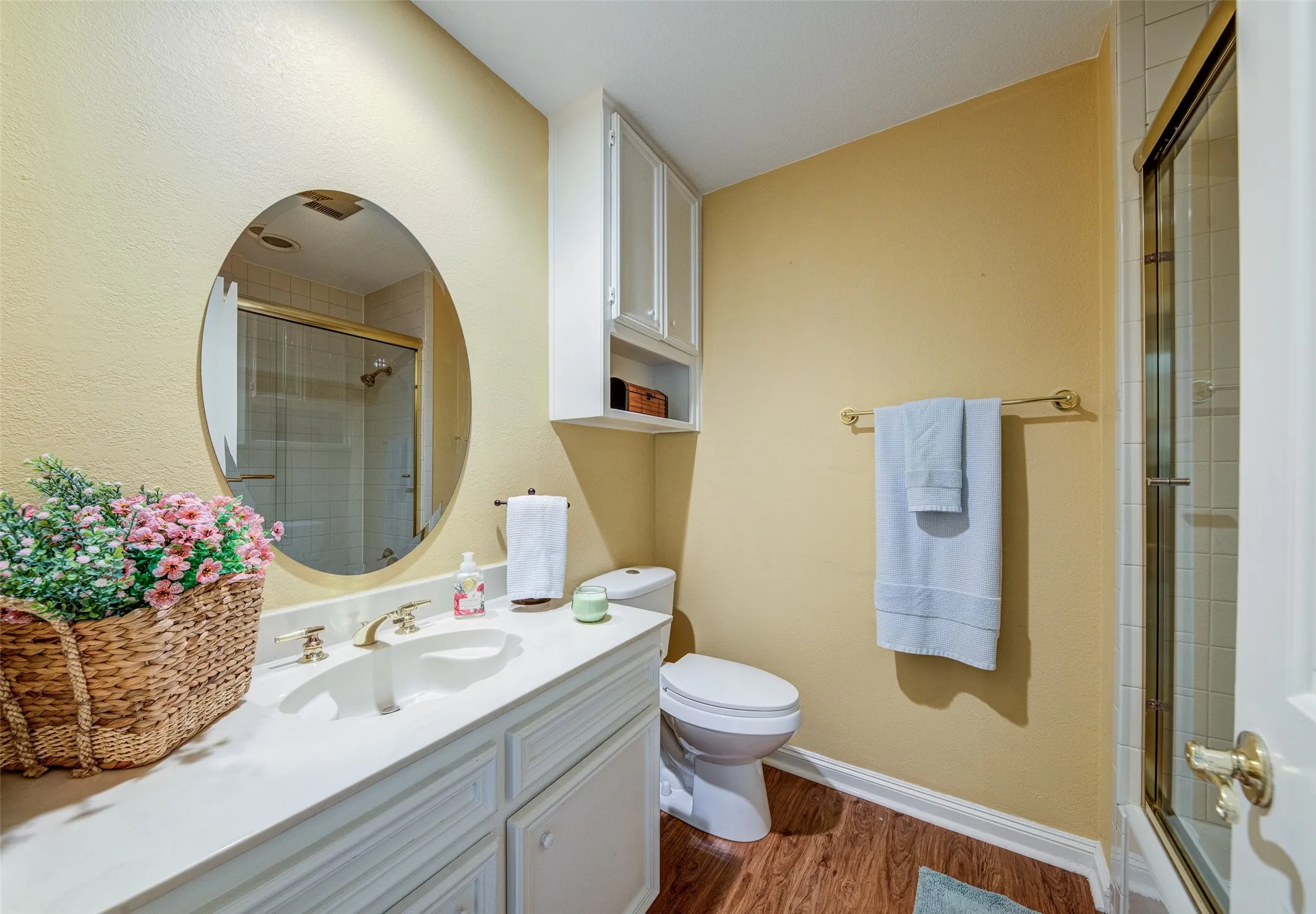 Shared bath upstairs