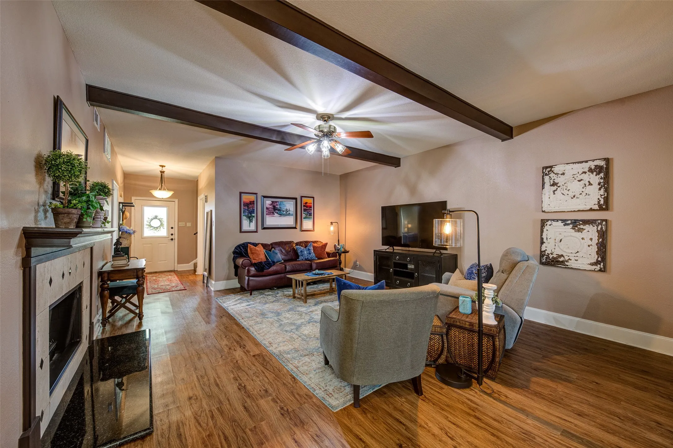 Townhouse For Sale in Tarrant County , 3602 Soft Wind Court, Grapevine, Texas 76051, 3 Bedroom, 3 Bathroom, 2 Garage spaces, 1,851 Sqft, built in 1985, mls#21388643, Real Estate Agent in Grapevine, Homes For Sale in Tarrant county, Homes For Sale in Grapevine, Realtor in Grapevine Texas, Real Estate Brokerage Independent Realty Texas, Luminita Cordes Realtor
