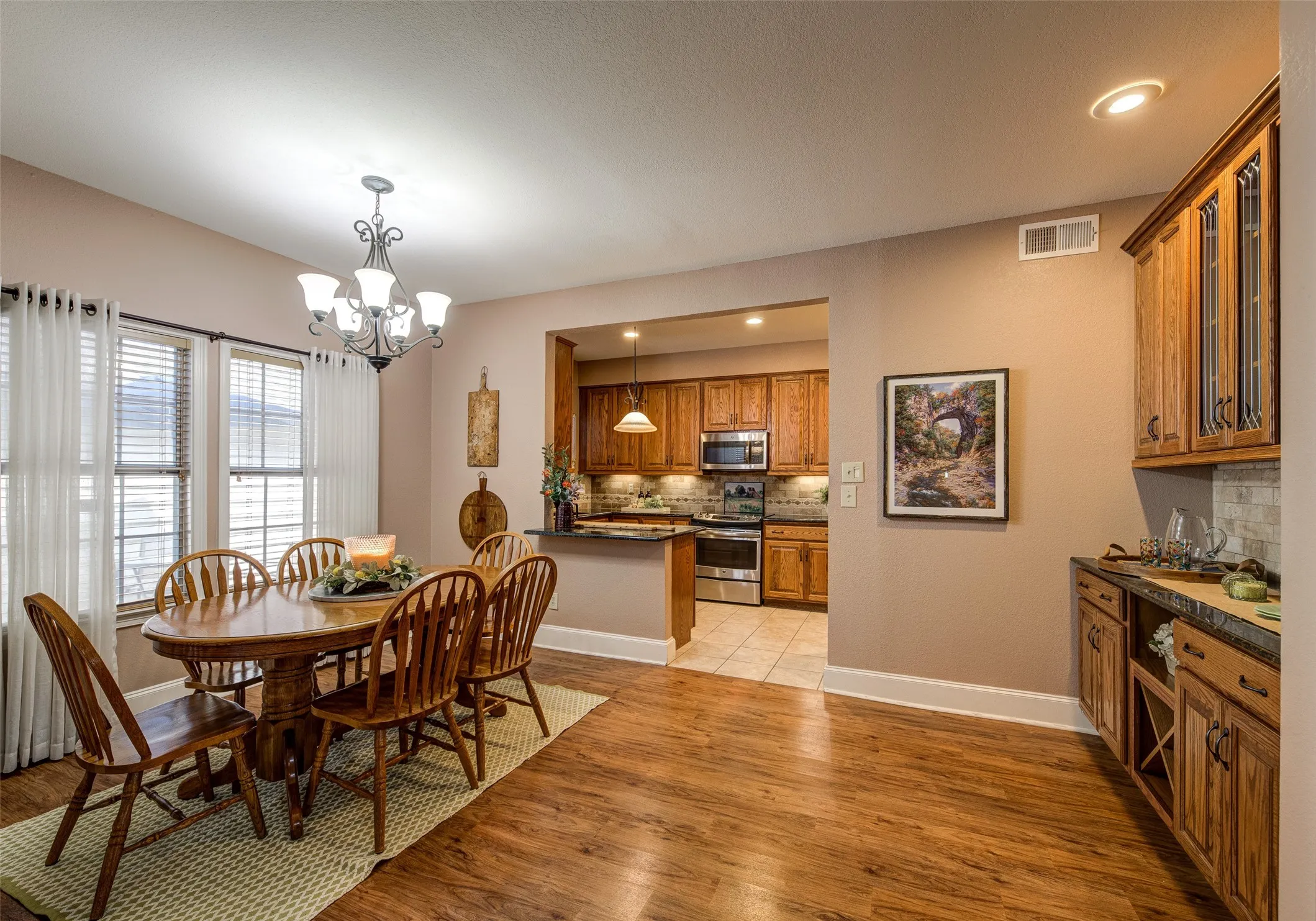 Townhouse For Sale in Tarrant County , 3602 Soft Wind Court, Grapevine, Texas 76051, 3 Bedroom, 3 Bathroom, 2 Garage spaces, 1,851 Sqft, built in 1985, mls#21388643, Real Estate Agent in Grapevine, Homes For Sale in Tarrant county, Homes For Sale in Grapevine, Realtor in Grapevine Texas, Real Estate Brokerage Independent Realty Texas, Luminita Cordes Realtor