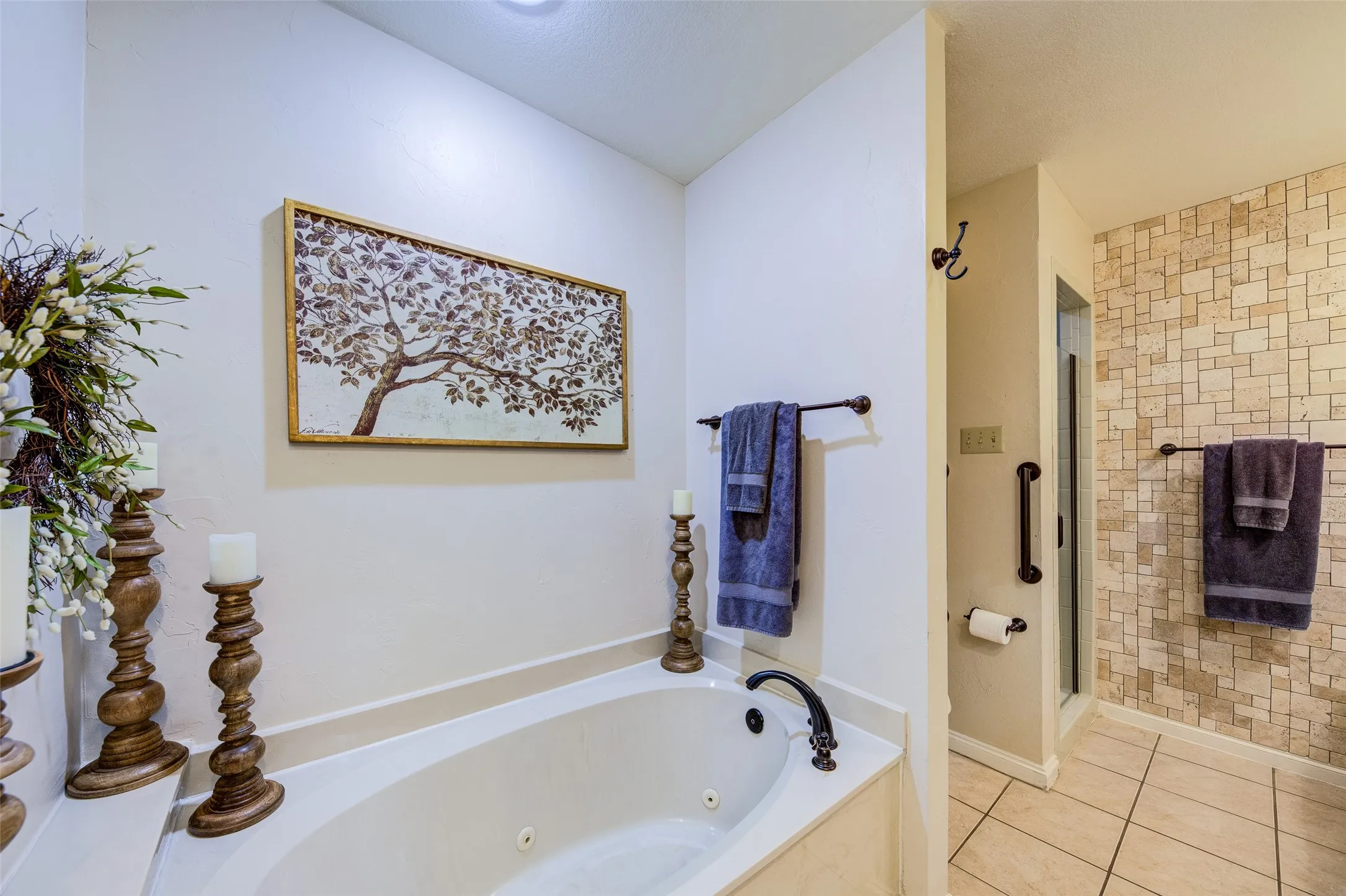 Townhouse For Sale in Tarrant County , 3602 Soft Wind Court, Grapevine, Texas 76051, 3 Bedroom, 3 Bathroom, 2 Garage spaces, 1,851 Sqft, built in 1985, mls#21388643, Real Estate Agent in Grapevine, Homes For Sale in Tarrant county, Homes For Sale in Grapevine, Realtor in Grapevine Texas, Real Estate Brokerage Independent Realty Texas, Luminita Cordes Realtor
