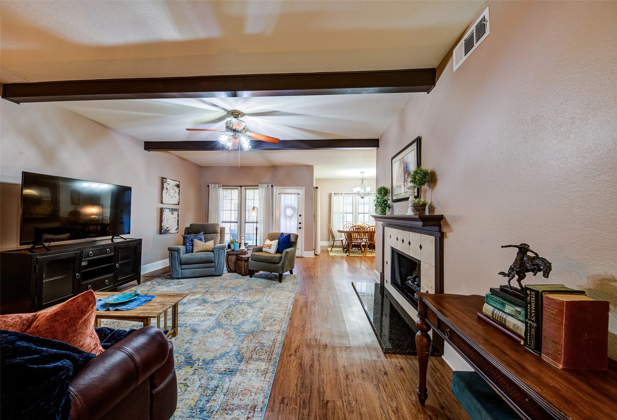 Townhouse For Sale in Tarrant County , 3602 Soft Wind Court, Grapevine, Texas 76051, 3 Bedroom, 3 Bathroom, 2 Garage spaces, 1,851 Sqft, built in 1985, mls#21388643, Real Estate Agent in Grapevine, Homes For Sale in Tarrant county, Homes For Sale in Grapevine, Realtor in Grapevine Texas, Real Estate Brokerage Independent Realty Texas, Luminita Cordes Realtor