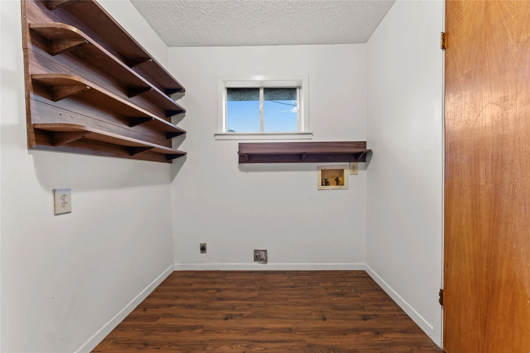 Single Family Residence For Sale in Mc Lennan County , 1825 Mahalia Drive, Waco, Texas 76705, 3 Bedroom, 2 Bathroom, 2 Garage spaces, 1,921 Sqft, built in 1983, mls#21380232, Real Estate Agent in Waco, Homes For Sale in Mc Lennan county, Homes For Sale in Waco, Realtor in Waco Texas, Real Estate Brokerage Independent Realty Texas, Luminita Cordes Realtor