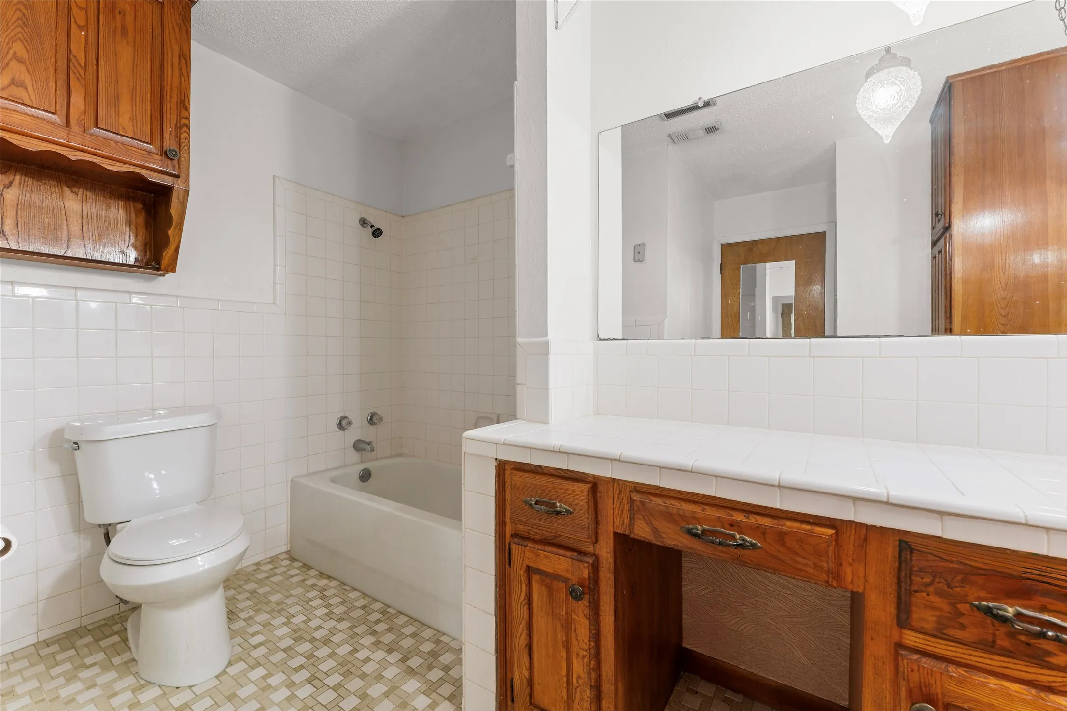 Single Family Residence For Sale in Mc Lennan County , 1825 Mahalia Drive, Waco, Texas 76705, 3 Bedroom, 2 Bathroom, 2 Garage spaces, 1,921 Sqft, built in 1983, mls#21380232, Real Estate Agent in Waco, Homes For Sale in Mc Lennan county, Homes For Sale in Waco, Realtor in Waco Texas, Real Estate Brokerage Independent Realty Texas, Luminita Cordes Realtor