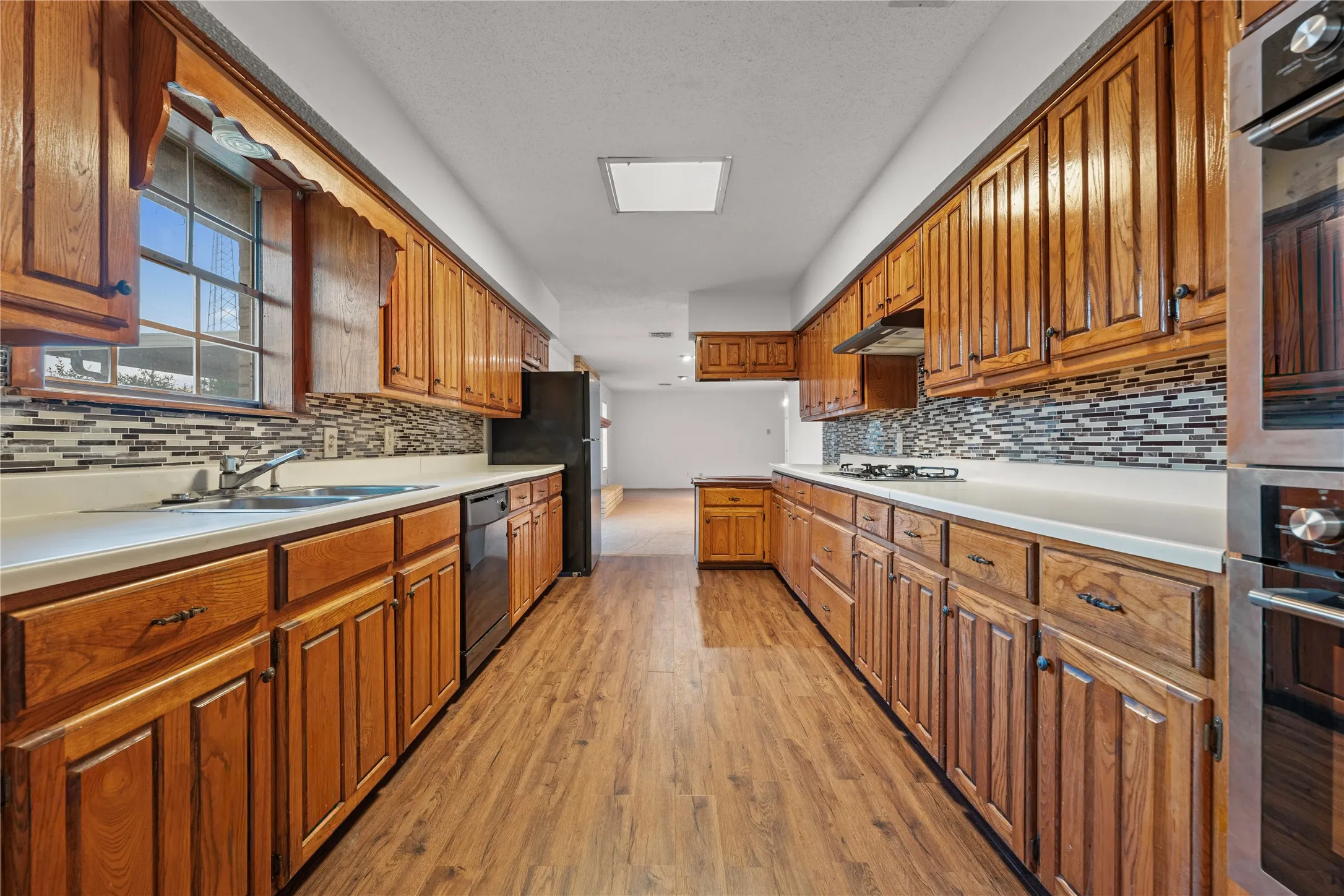 Single Family Residence For Sale in Mc Lennan County , 1825 Mahalia Drive, Waco, Texas 76705, 3 Bedroom, 2 Bathroom, 2 Garage spaces, 1,921 Sqft, built in 1983, mls#21380232, Real Estate Agent in Waco, Homes For Sale in Mc Lennan county, Homes For Sale in Waco, Realtor in Waco Texas, Real Estate Brokerage Independent Realty Texas, Luminita Cordes Realtor