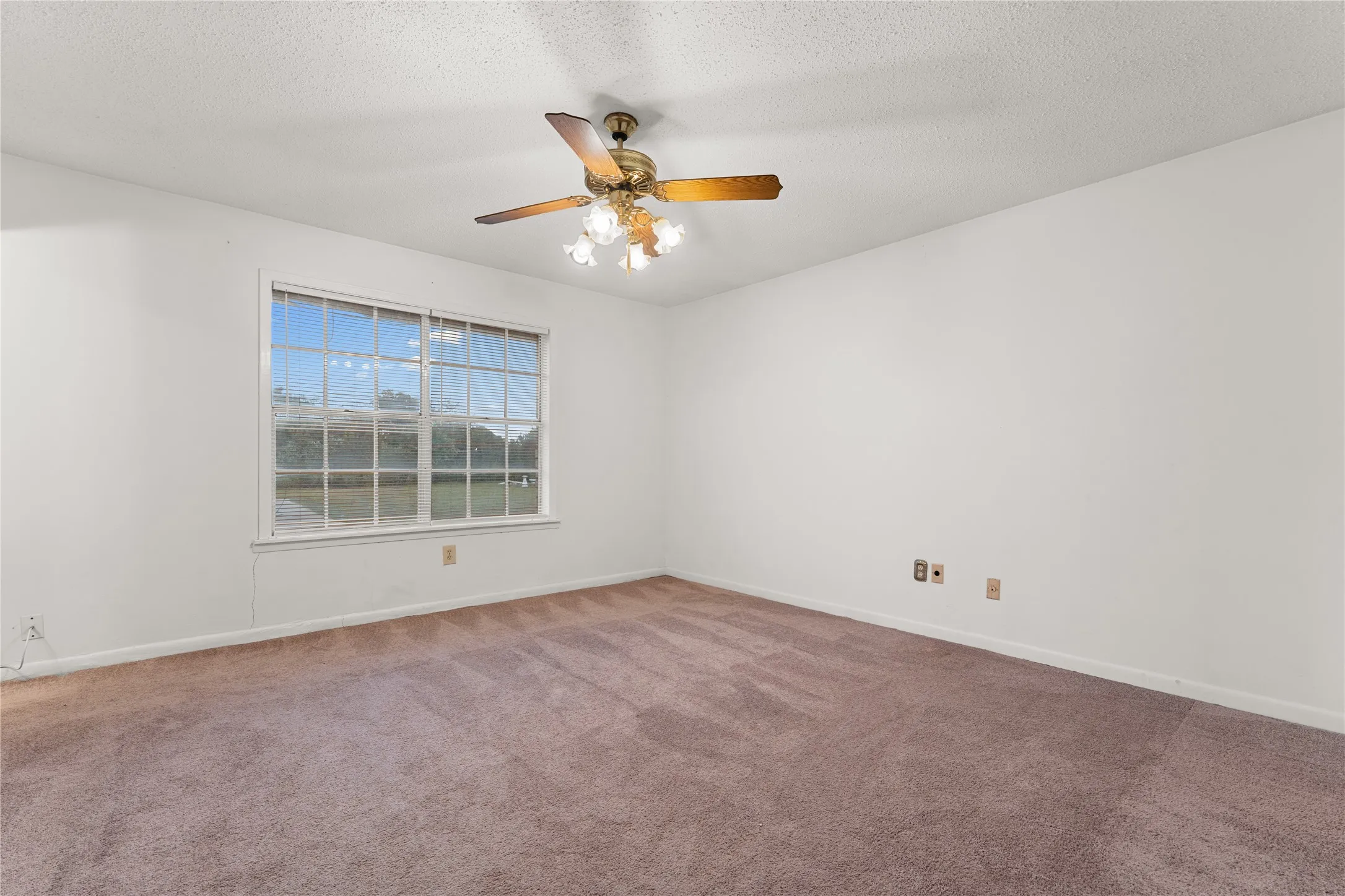 Single Family Residence For Sale in Mc Lennan County , 1825 Mahalia Drive, Waco, Texas 76705, 3 Bedroom, 2 Bathroom, 2 Garage spaces, 1,921 Sqft, built in 1983, mls#21380232, Real Estate Agent in Waco, Homes For Sale in Mc Lennan county, Homes For Sale in Waco, Realtor in Waco Texas, Real Estate Brokerage Independent Realty Texas, Luminita Cordes Realtor