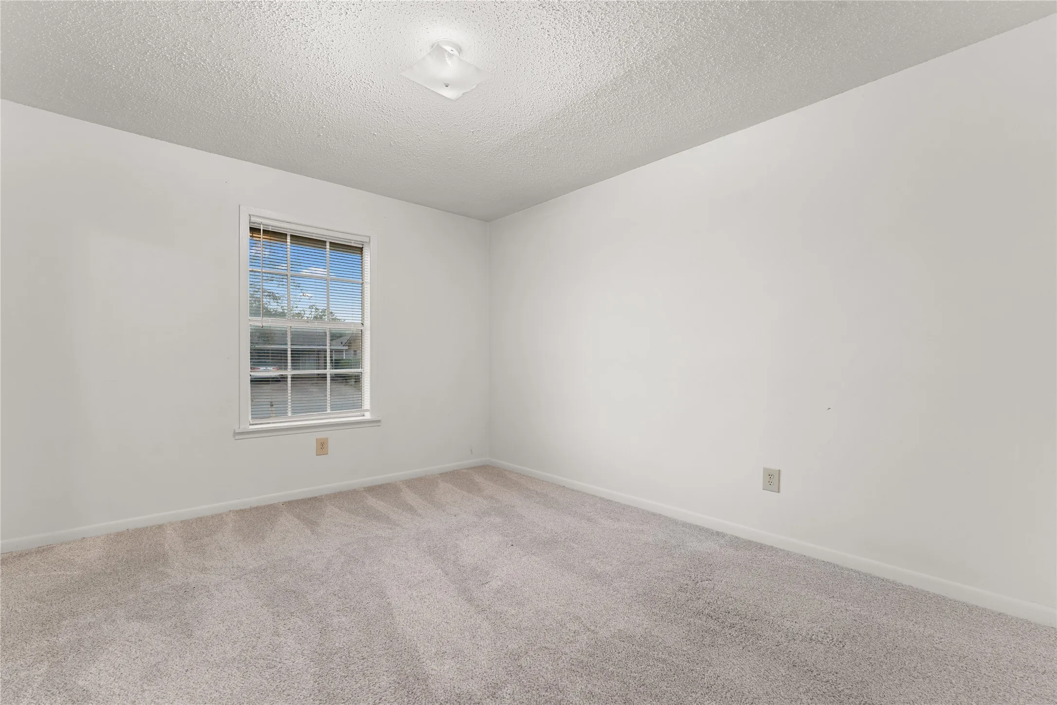 Single Family Residence For Sale in Mc Lennan County , 1825 Mahalia Drive, Waco, Texas 76705, 3 Bedroom, 2 Bathroom, 2 Garage spaces, 1,921 Sqft, built in 1983, mls#21380232, Real Estate Agent in Waco, Homes For Sale in Mc Lennan county, Homes For Sale in Waco, Realtor in Waco Texas, Real Estate Brokerage Independent Realty Texas, Luminita Cordes Realtor