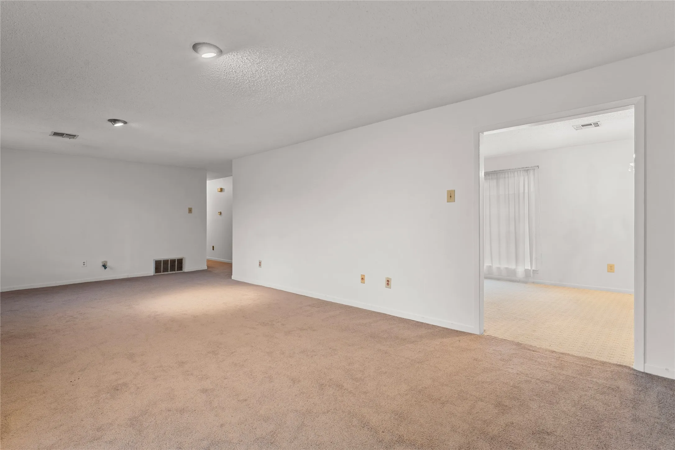 Single Family Residence For Sale in Mc Lennan County , 1825 Mahalia Drive, Waco, Texas 76705, 3 Bedroom, 2 Bathroom, 2 Garage spaces, 1,921 Sqft, built in 1983, mls#21380232, Real Estate Agent in Waco, Homes For Sale in Mc Lennan county, Homes For Sale in Waco, Realtor in Waco Texas, Real Estate Brokerage Independent Realty Texas, Luminita Cordes Realtor