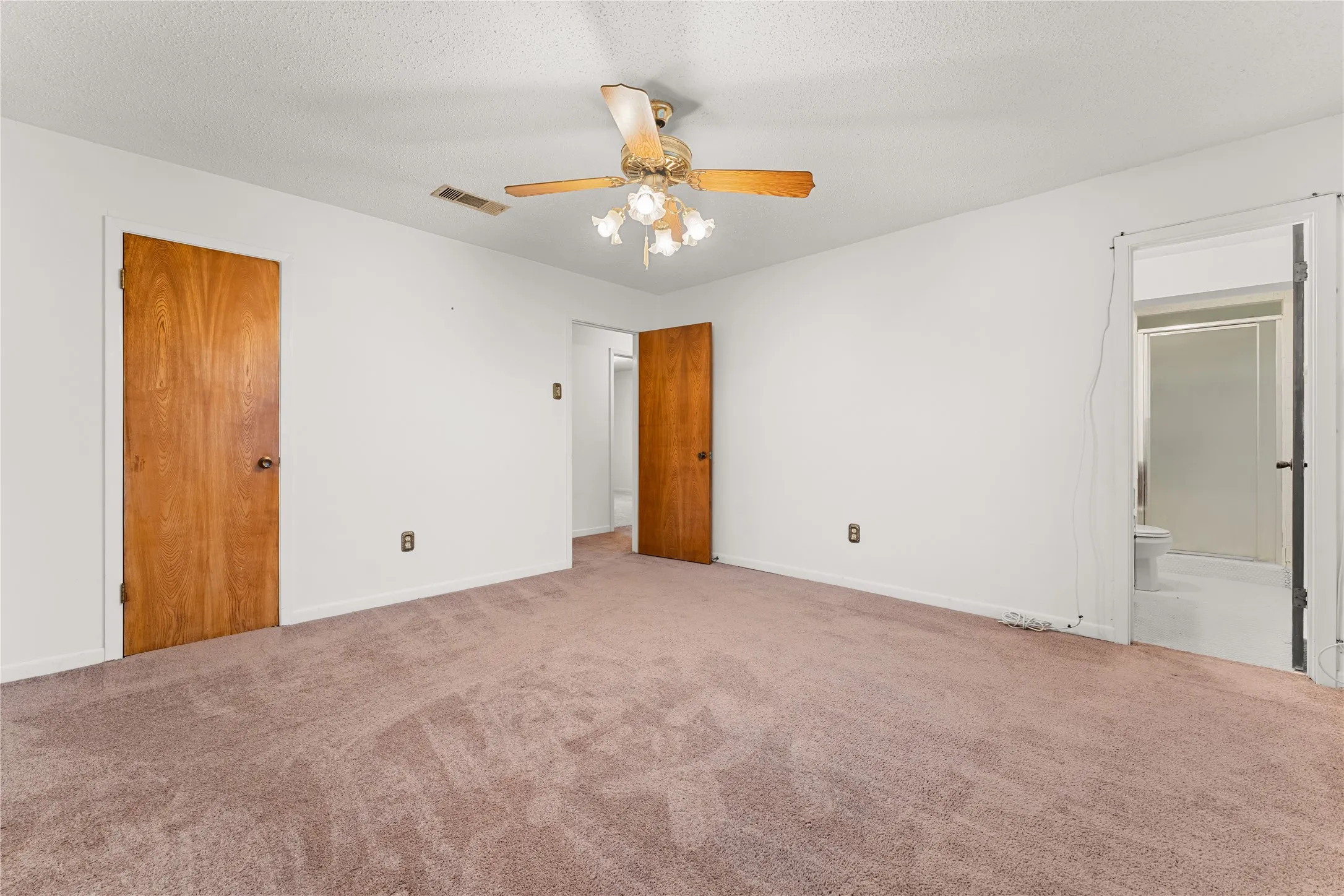 Single Family Residence For Sale in Mc Lennan County , 1825 Mahalia Drive, Waco, Texas 76705, 3 Bedroom, 2 Bathroom, 2 Garage spaces, 1,921 Sqft, built in 1983, mls#21380232, Real Estate Agent in Waco, Homes For Sale in Mc Lennan county, Homes For Sale in Waco, Realtor in Waco Texas, Real Estate Brokerage Independent Realty Texas, Luminita Cordes Realtor
