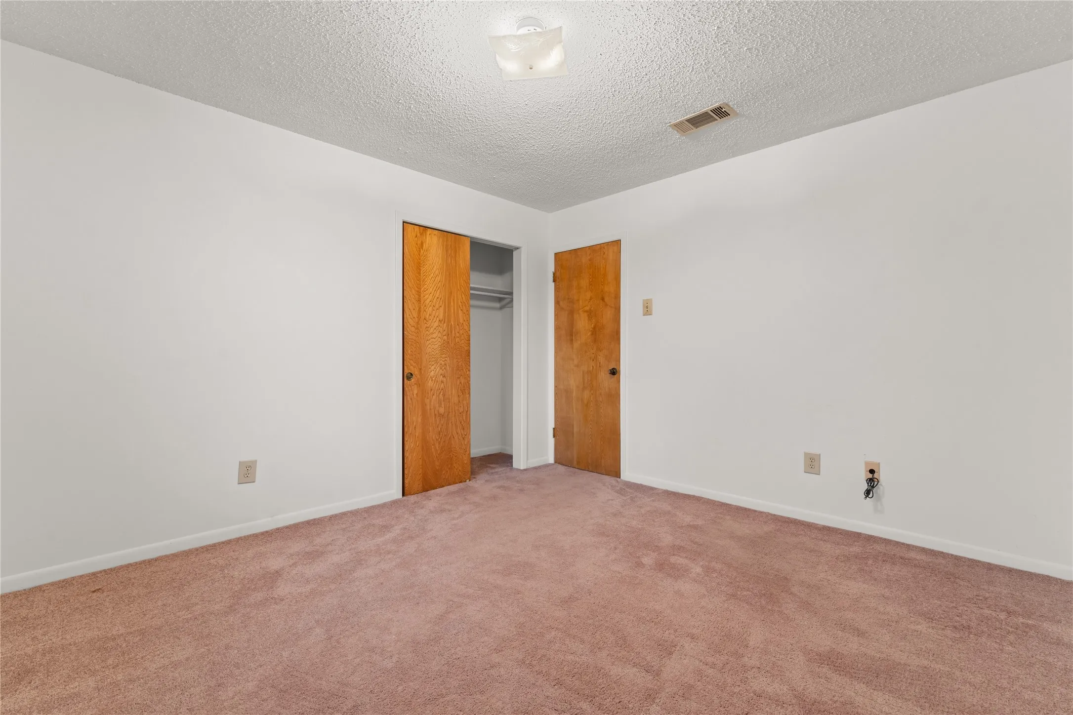 Single Family Residence For Sale in Mc Lennan County , 1825 Mahalia Drive, Waco, Texas 76705, 3 Bedroom, 2 Bathroom, 2 Garage spaces, 1,921 Sqft, built in 1983, mls#21380232, Real Estate Agent in Waco, Homes For Sale in Mc Lennan county, Homes For Sale in Waco, Realtor in Waco Texas, Real Estate Brokerage Independent Realty Texas, Luminita Cordes Realtor