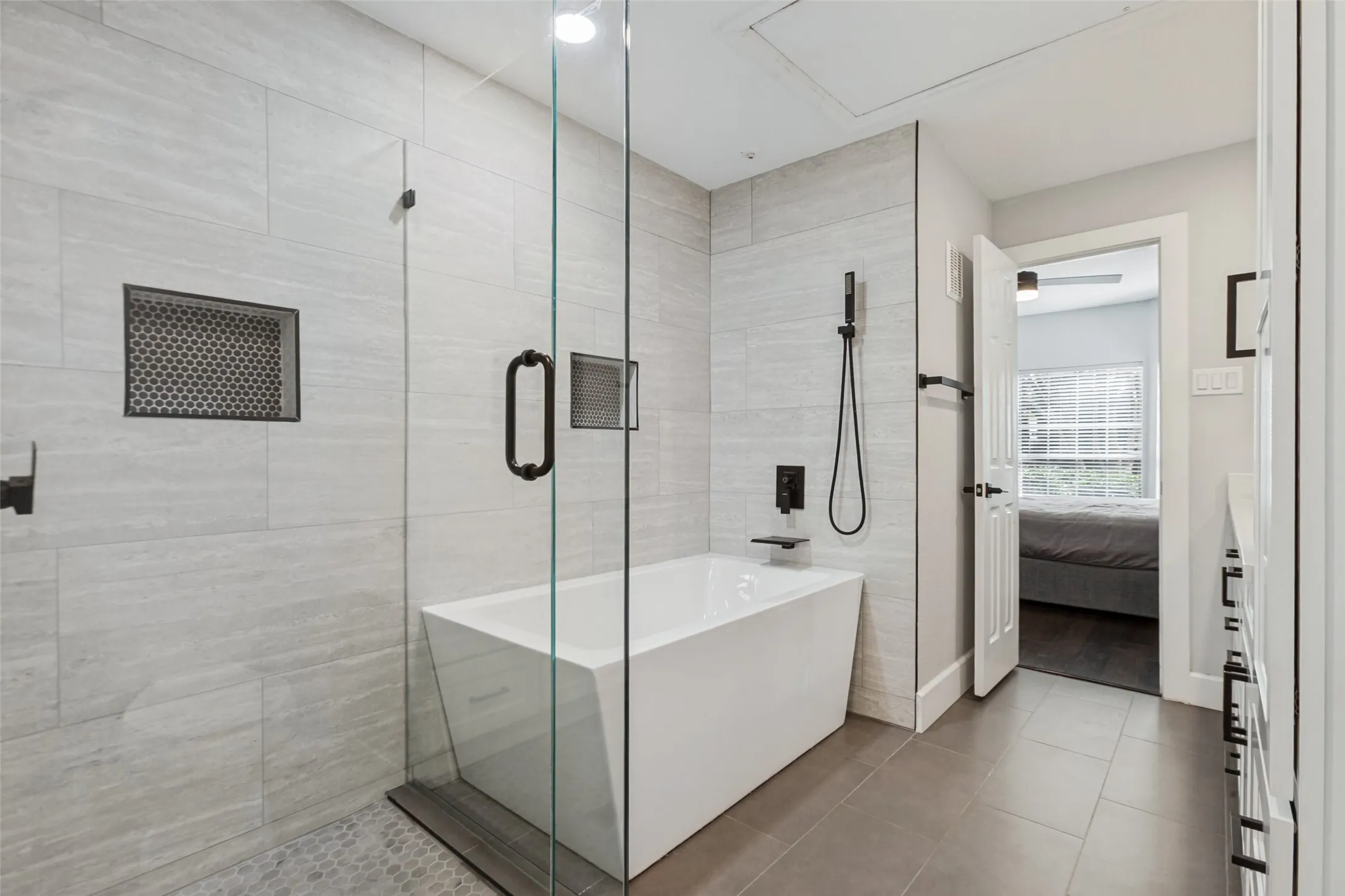 Condominium For Rent in Dallas County , 12660 Hillcrest Road 8101, Dallas, Texas 75230, 2 Bedroom, 2 Bathroom, Garage spaces, 1,144 Sqft, built in 1986, mls#21387639, Real Estate Agent in Dallas, Homes For Rent in Dallas county, Homes For Rent in Dallas, Realtor in Dallas Texas, Real Estate Brokerage Independent Realty Texas, Luminita Cordes Realtor