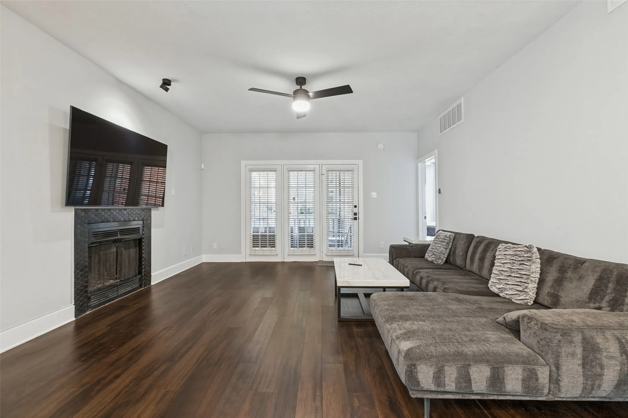 Condominium For Rent in Dallas County , 12660 Hillcrest Road 8101, Dallas, Texas 75230, 2 Bedroom, 2 Bathroom, Garage spaces, 1,144 Sqft, built in 1986, mls#21387639, Real Estate Agent in Dallas, Homes For Rent in Dallas county, Homes For Rent in Dallas, Realtor in Dallas Texas, Real Estate Brokerage Independent Realty Texas, Luminita Cordes Realtor
