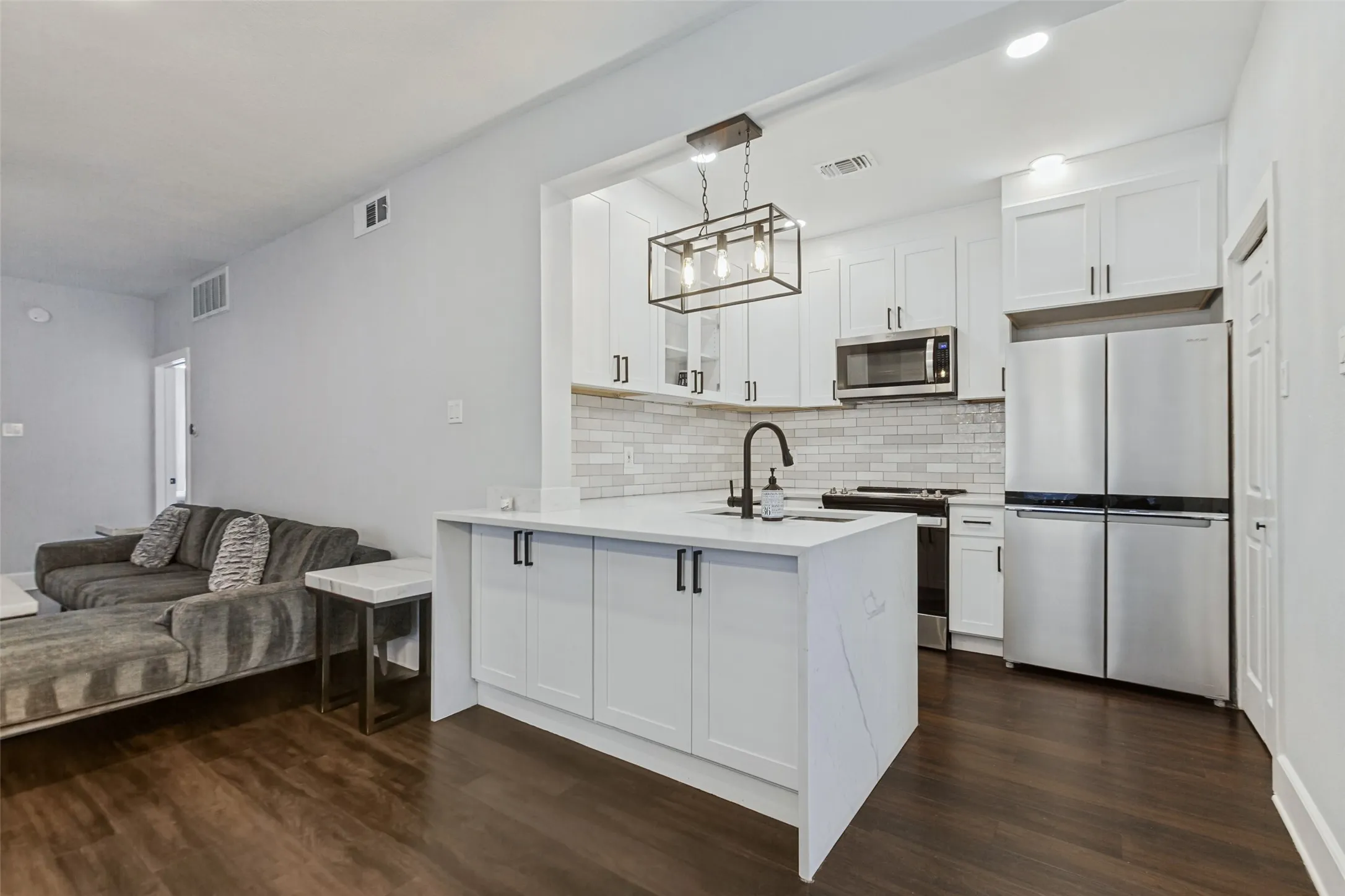 Condominium For Rent in Dallas County , 12660 Hillcrest Road 8101, Dallas, Texas 75230, 2 Bedroom, 2 Bathroom, Garage spaces, 1,144 Sqft, built in 1986, mls#21387639, Real Estate Agent in Dallas, Homes For Rent in Dallas county, Homes For Rent in Dallas, Realtor in Dallas Texas, Real Estate Brokerage Independent Realty Texas, Luminita Cordes Realtor