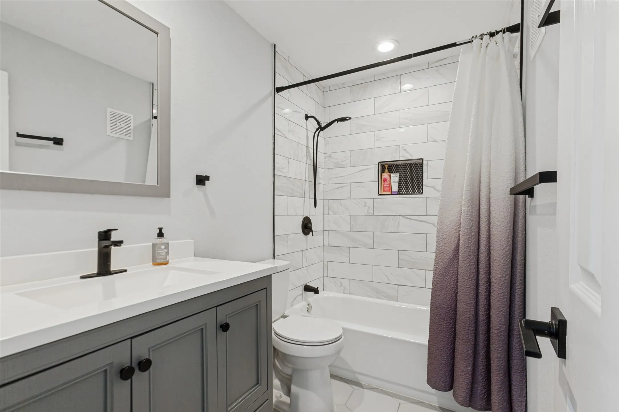 Condominium For Rent in Dallas County , 12660 Hillcrest Road 8101, Dallas, Texas 75230, 2 Bedroom, 2 Bathroom, Garage spaces, 1,144 Sqft, built in 1986, mls#21387639, Real Estate Agent in Dallas, Homes For Rent in Dallas county, Homes For Rent in Dallas, Realtor in Dallas Texas, Real Estate Brokerage Independent Realty Texas, Luminita Cordes Realtor