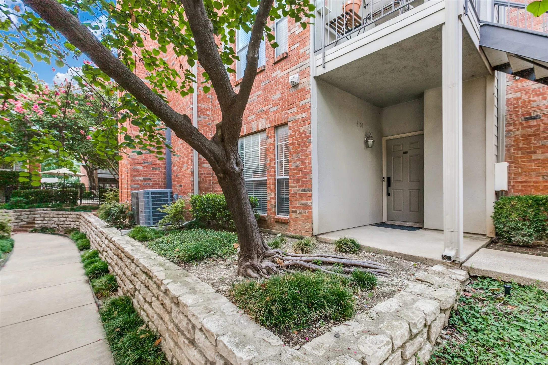 Condominium For Rent in Dallas County , 12660 Hillcrest Road 8101, Dallas, Texas 75230, 2 Bedroom, 2 Bathroom, Garage spaces, 1,144 Sqft, built in 1986, mls#21387639, Real Estate Agent in Dallas, Homes For Rent in Dallas county, Homes For Rent in Dallas, Realtor in Dallas Texas, Real Estate Brokerage Independent Realty Texas, Luminita Cordes Realtor