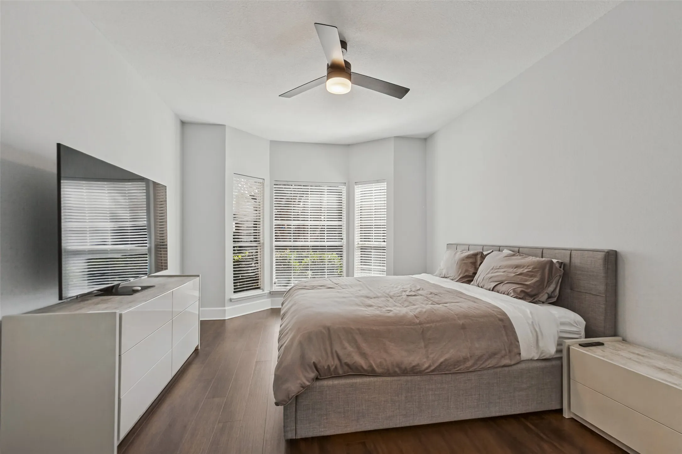 Condominium For Rent in Dallas County , 12660 Hillcrest Road 8101, Dallas, Texas 75230, 2 Bedroom, 2 Bathroom, Garage spaces, 1,144 Sqft, built in 1986, mls#21387639, Real Estate Agent in Dallas, Homes For Rent in Dallas county, Homes For Rent in Dallas, Realtor in Dallas Texas, Real Estate Brokerage Independent Realty Texas, Luminita Cordes Realtor