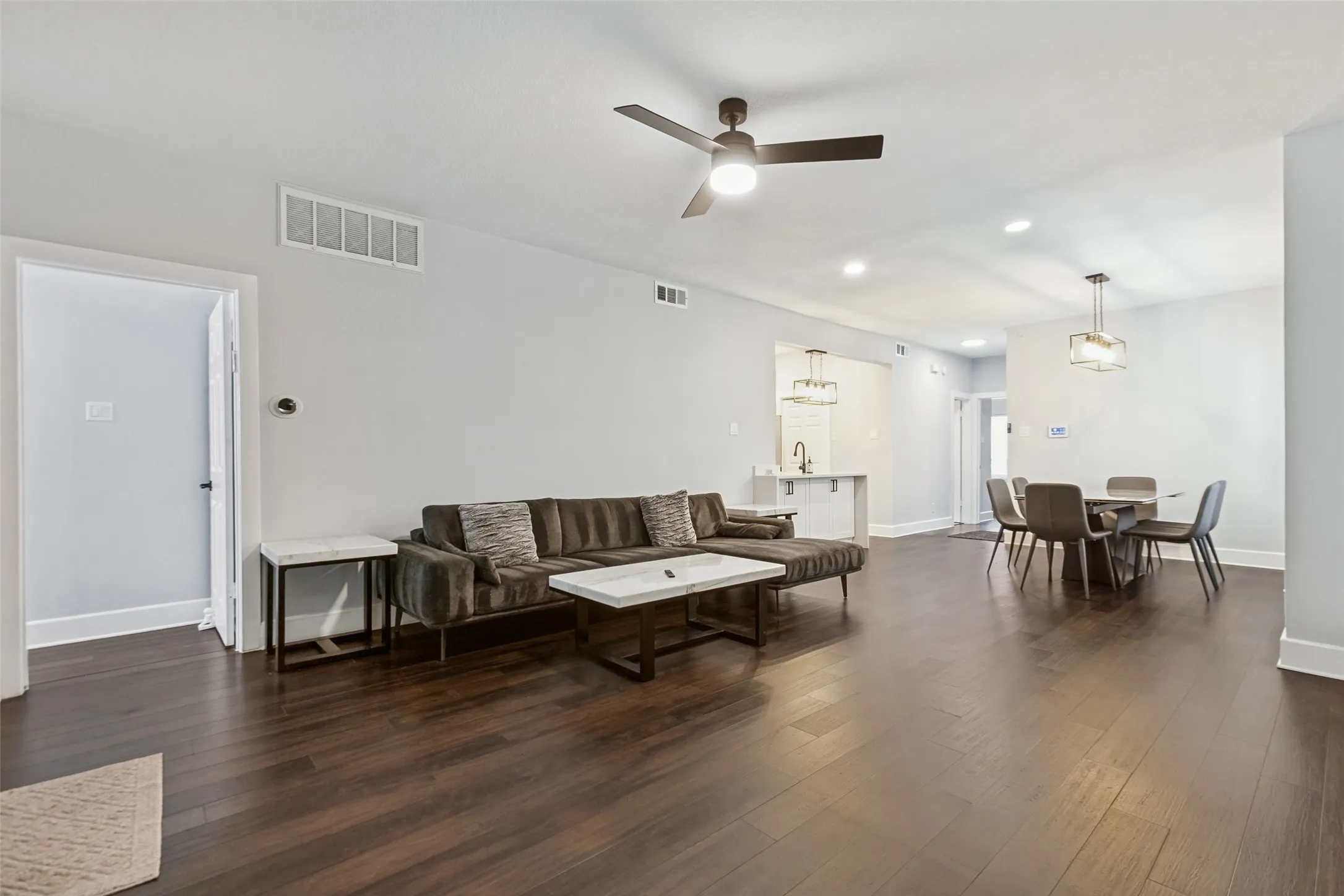 Condominium For Rent in Dallas County , 12660 Hillcrest Road 8101, Dallas, Texas 75230, 2 Bedroom, 2 Bathroom, Garage spaces, 1,144 Sqft, built in 1986, mls#21387639, Real Estate Agent in Dallas, Homes For Rent in Dallas county, Homes For Rent in Dallas, Realtor in Dallas Texas, Real Estate Brokerage Independent Realty Texas, Luminita Cordes Realtor