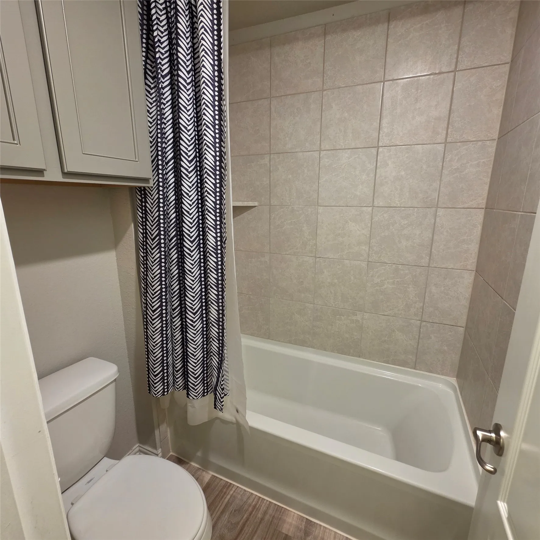 shower and bathtub combo in 2nd bathroom