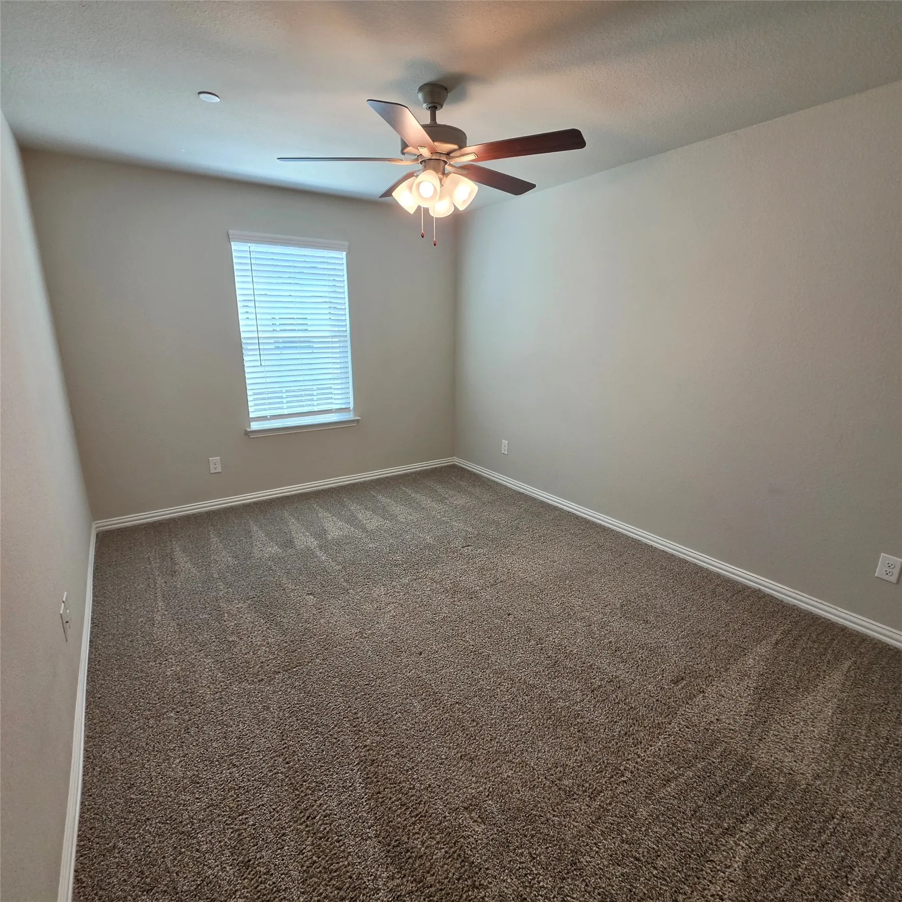 2nd bedroom with walk in closet