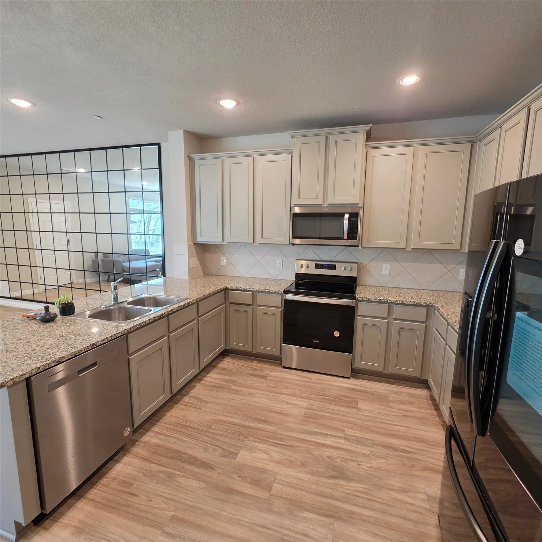spacious kitchen tons of cabinets