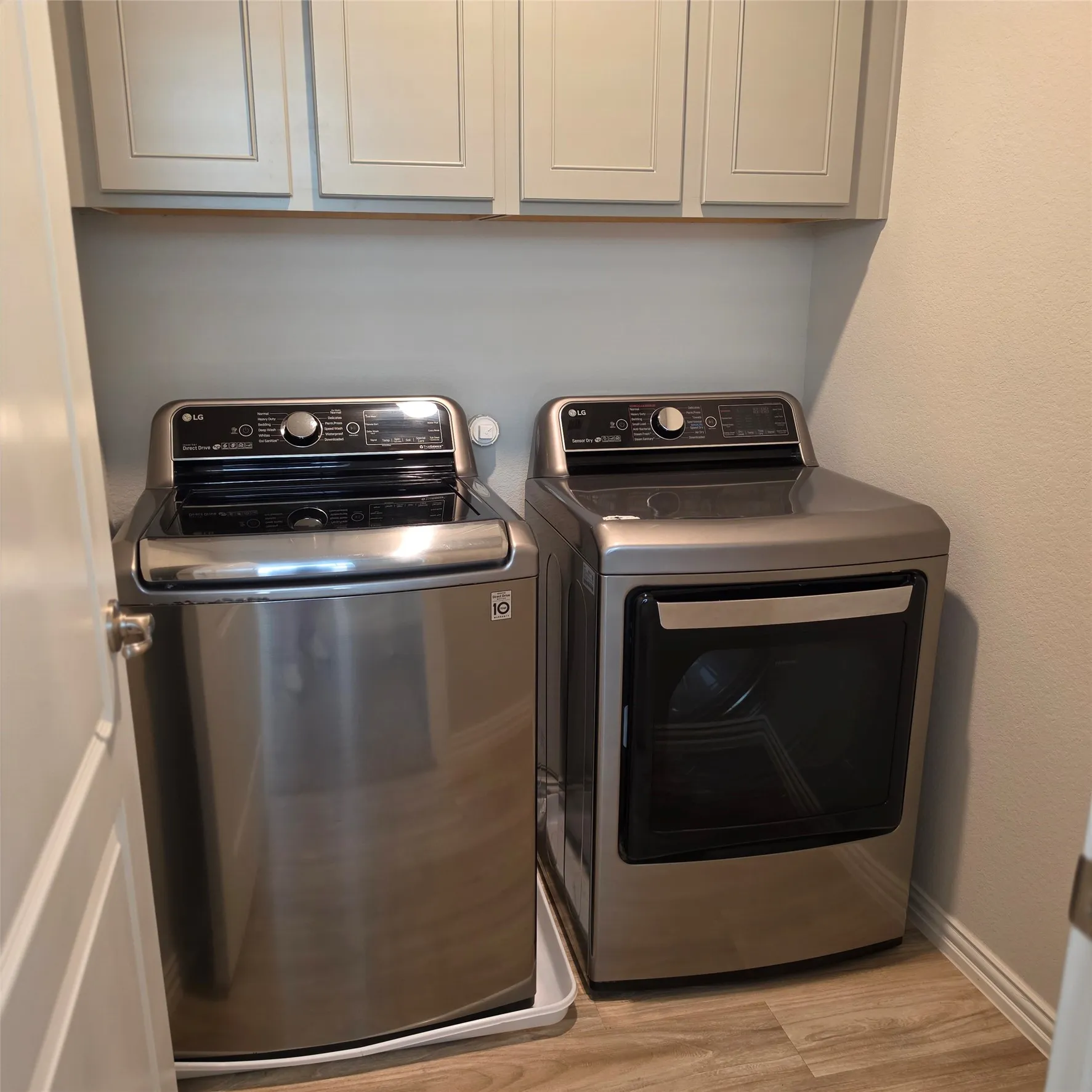 Washer and dryer stay