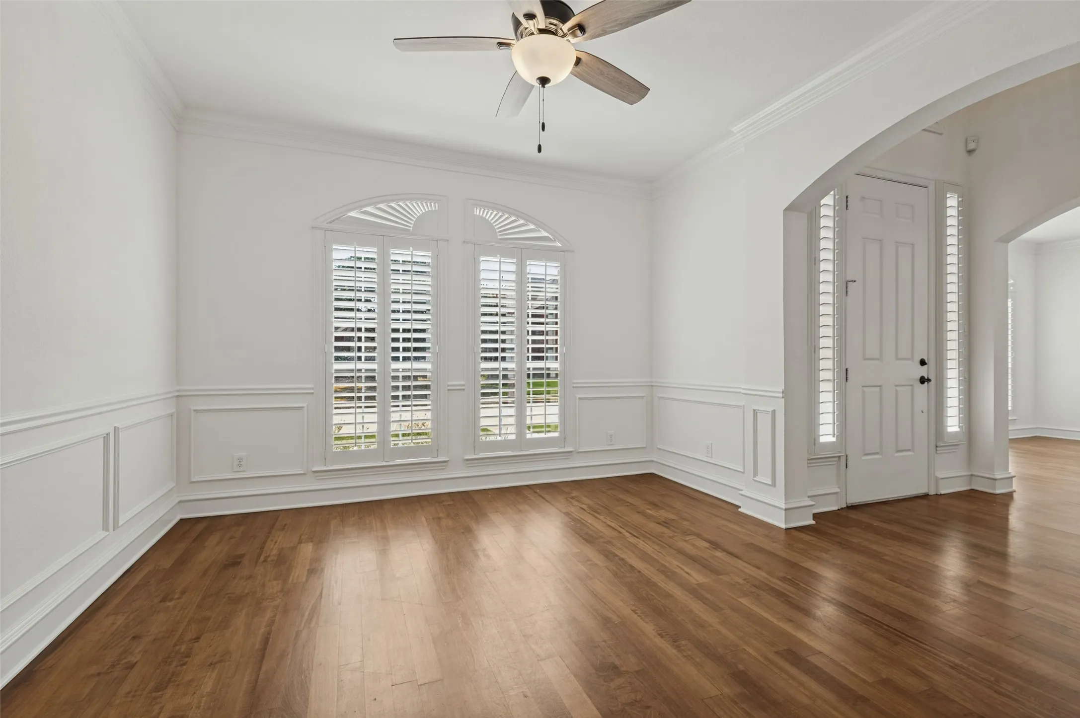 Single Family Residence For Sale in Denton County , 1432 Parkwood Drive, Carrollton, Texas 75007, 5 Bedroom, 4 Bathroom, 2 Garage spaces, 3,463 Sqft, built in 1998, mls#21385594, Real Estate Agent in Carrollton, Homes For Sale in Denton county, Homes For Sale in Carrollton, Realtor in Carrollton Texas, Real Estate Brokerage Independent Realty Texas, Luminita Cordes Realtor