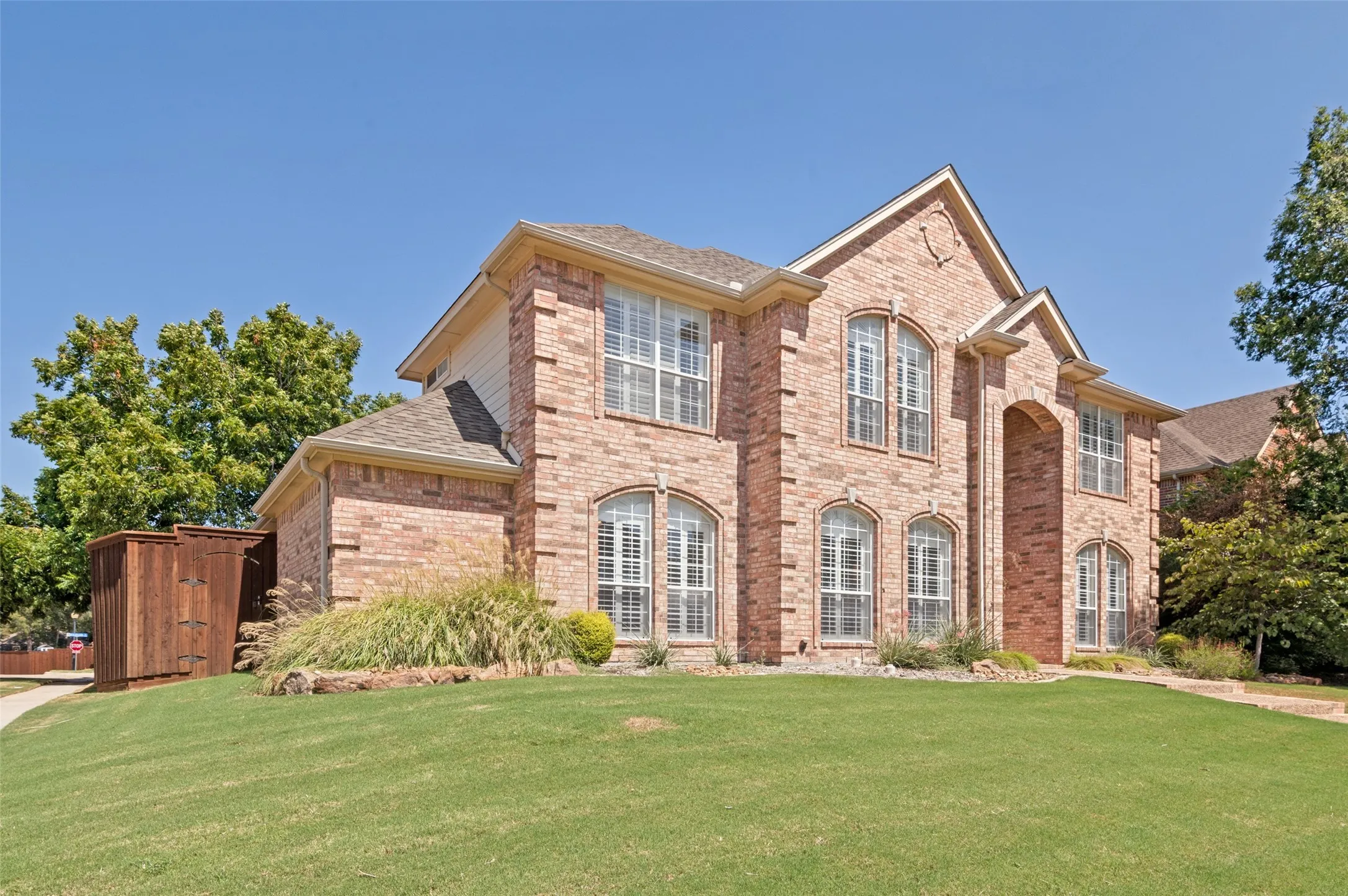 Single Family Residence For Sale in Denton County , 1432 Parkwood Drive, Carrollton, Texas 75007, 5 Bedroom, 4 Bathroom, 2 Garage spaces, 3,463 Sqft, built in 1998, mls#21385594, Real Estate Agent in Carrollton, Homes For Sale in Denton county, Homes For Sale in Carrollton, Realtor in Carrollton Texas, Real Estate Brokerage Independent Realty Texas, Luminita Cordes Realtor