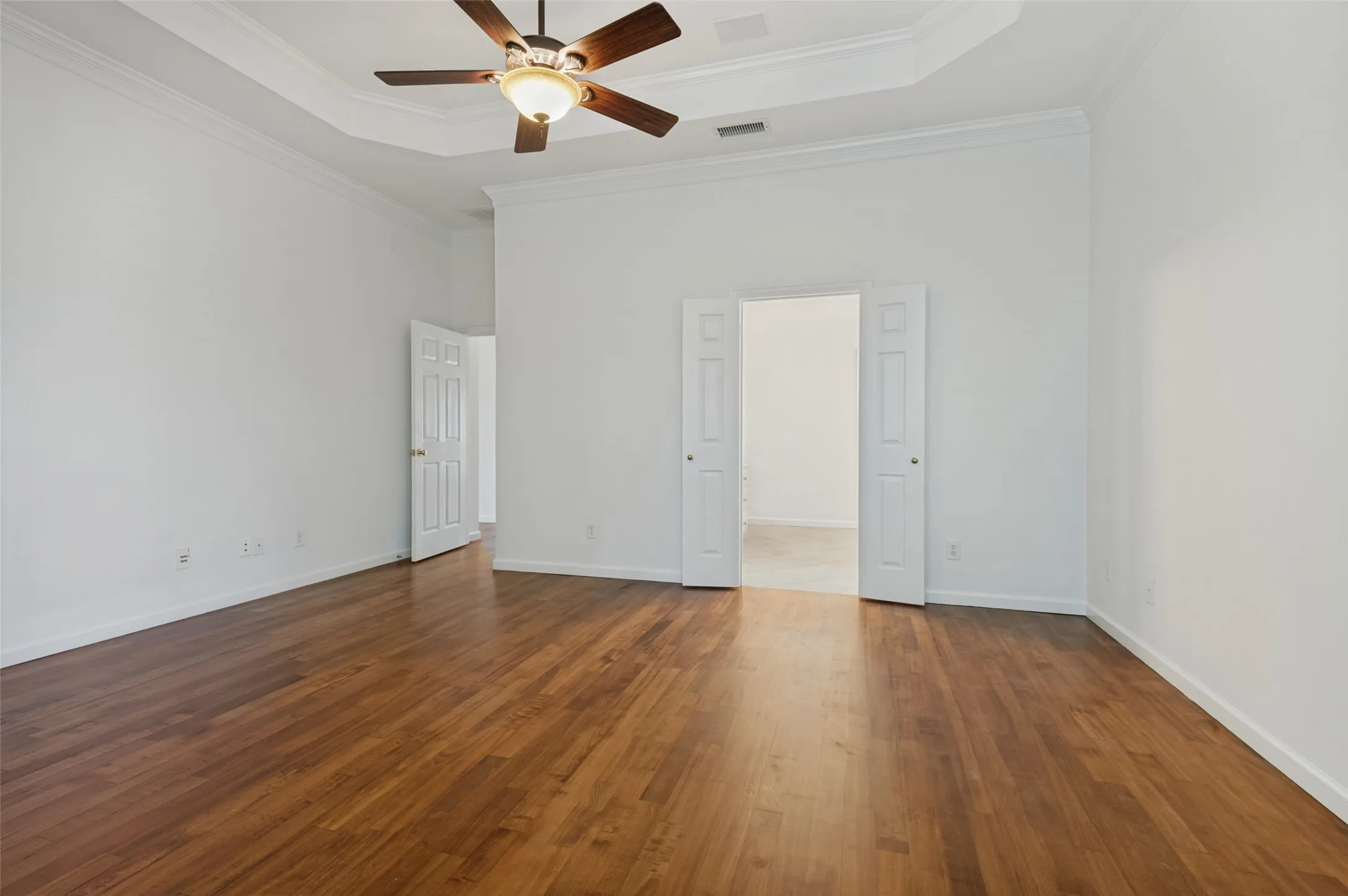 Single Family Residence For Sale in Denton County , 1432 Parkwood Drive, Carrollton, Texas 75007, 5 Bedroom, 4 Bathroom, 2 Garage spaces, 3,463 Sqft, built in 1998, mls#21385594, Real Estate Agent in Carrollton, Homes For Sale in Denton county, Homes For Sale in Carrollton, Realtor in Carrollton Texas, Real Estate Brokerage Independent Realty Texas, Luminita Cordes Realtor