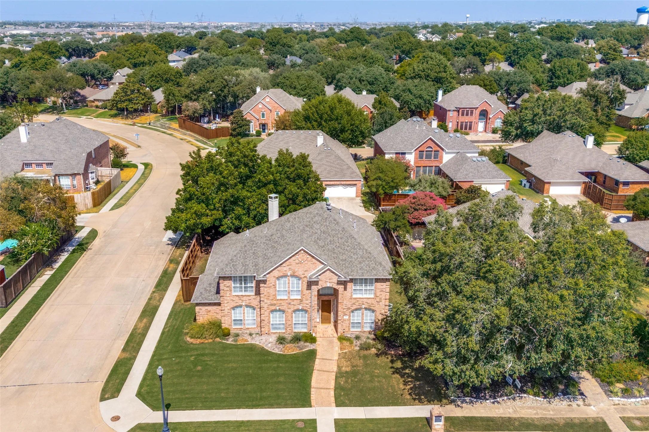 Single Family Residence For Sale in Denton County , 1432 Parkwood Drive, Carrollton, Texas 75007, 5 Bedroom, 4 Bathroom, 2 Garage spaces, 3,463 Sqft, built in 1998, mls#21385594, Real Estate Agent in Carrollton, Homes For Sale in Denton county, Homes For Sale in Carrollton, Realtor in Carrollton Texas, Real Estate Brokerage Independent Realty Texas, Luminita Cordes Realtor