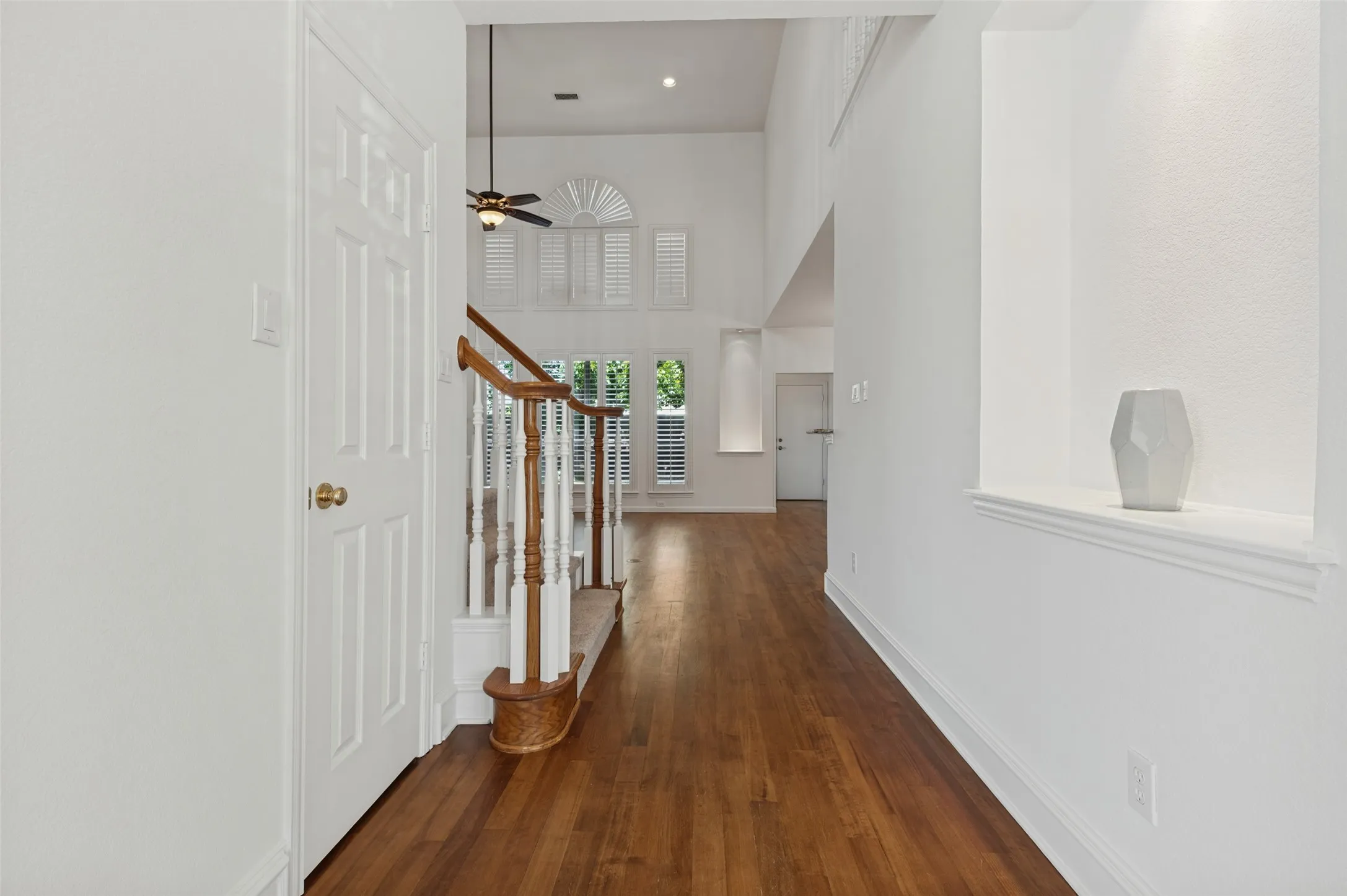 Single Family Residence For Sale in Denton County , 1432 Parkwood Drive, Carrollton, Texas 75007, 5 Bedroom, 4 Bathroom, 2 Garage spaces, 3,463 Sqft, built in 1998, mls#21385594, Real Estate Agent in Carrollton, Homes For Sale in Denton county, Homes For Sale in Carrollton, Realtor in Carrollton Texas, Real Estate Brokerage Independent Realty Texas, Luminita Cordes Realtor