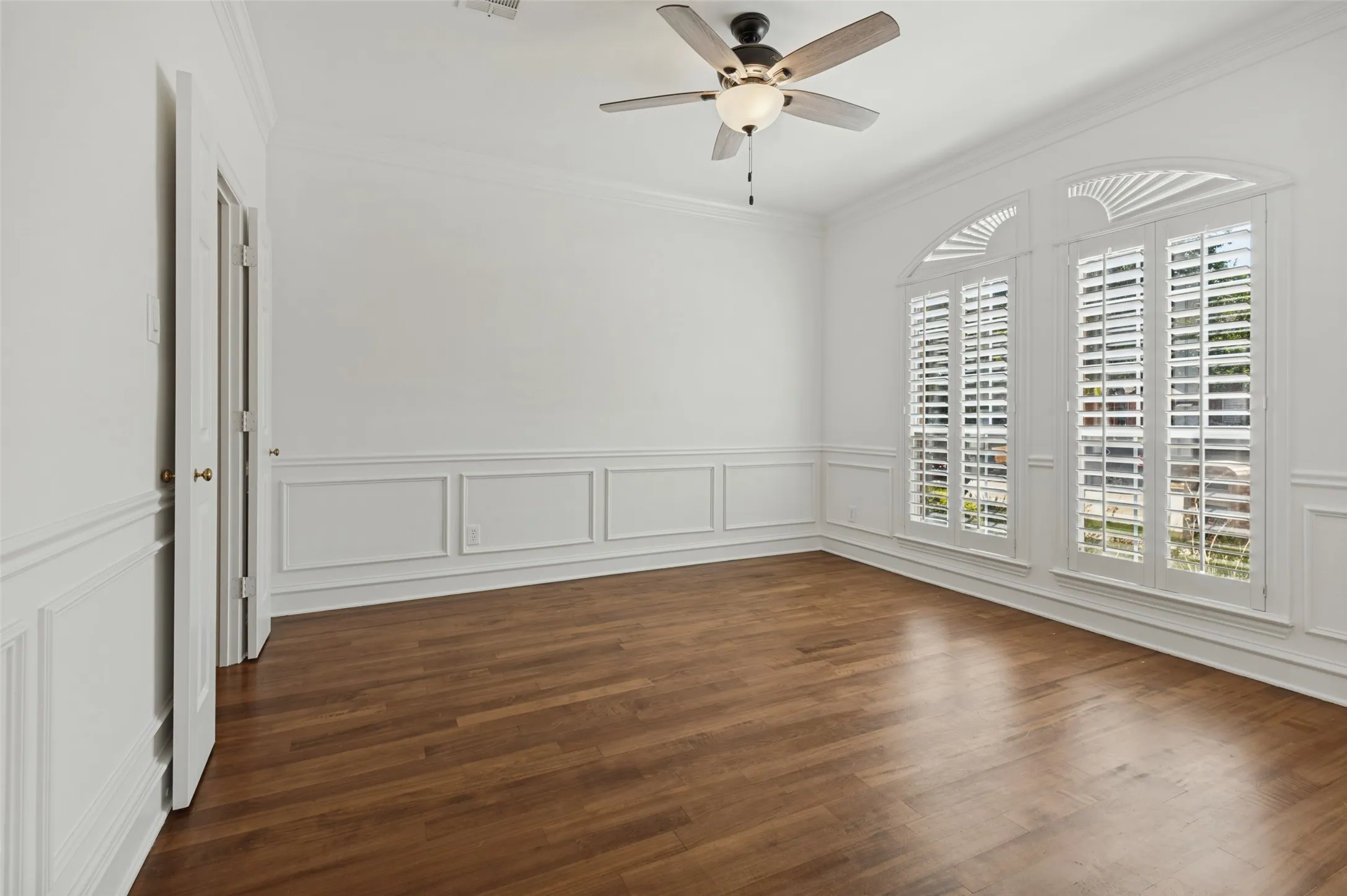 Single Family Residence For Sale in Denton County , 1432 Parkwood Drive, Carrollton, Texas 75007, 5 Bedroom, 4 Bathroom, 2 Garage spaces, 3,463 Sqft, built in 1998, mls#21385594, Real Estate Agent in Carrollton, Homes For Sale in Denton county, Homes For Sale in Carrollton, Realtor in Carrollton Texas, Real Estate Brokerage Independent Realty Texas, Luminita Cordes Realtor