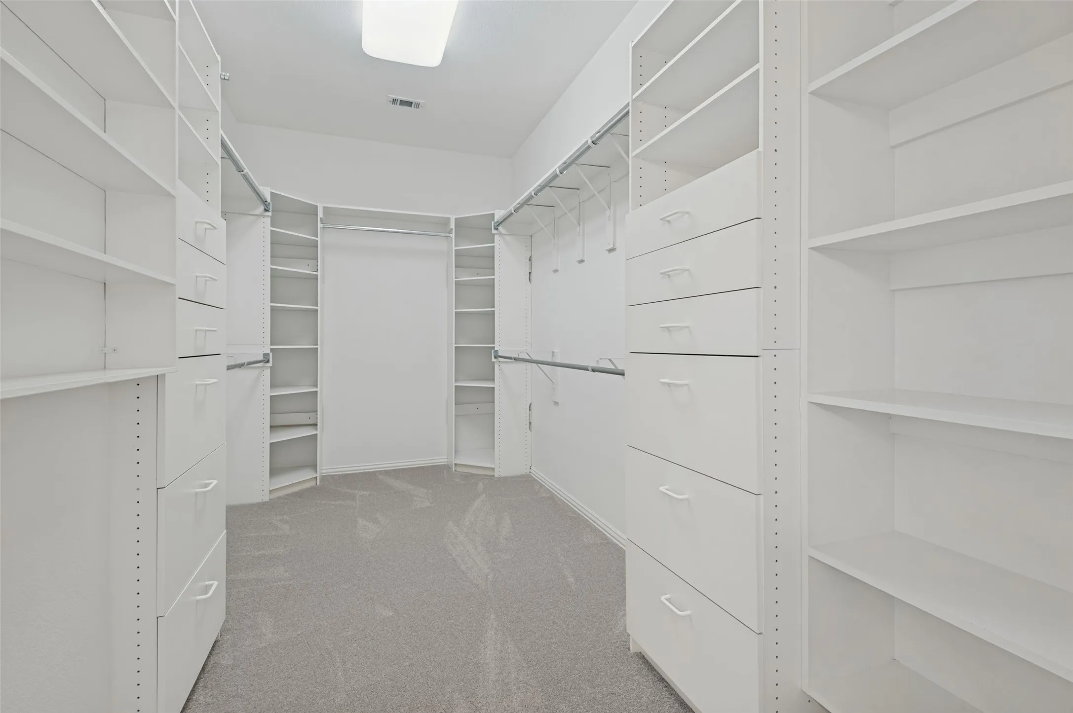 Single Family Residence For Sale in Denton County , 1432 Parkwood Drive, Carrollton, Texas 75007, 5 Bedroom, 4 Bathroom, 2 Garage spaces, 3,463 Sqft, built in 1998, mls#21385594, Real Estate Agent in Carrollton, Homes For Sale in Denton county, Homes For Sale in Carrollton, Realtor in Carrollton Texas, Real Estate Brokerage Independent Realty Texas, Luminita Cordes Realtor