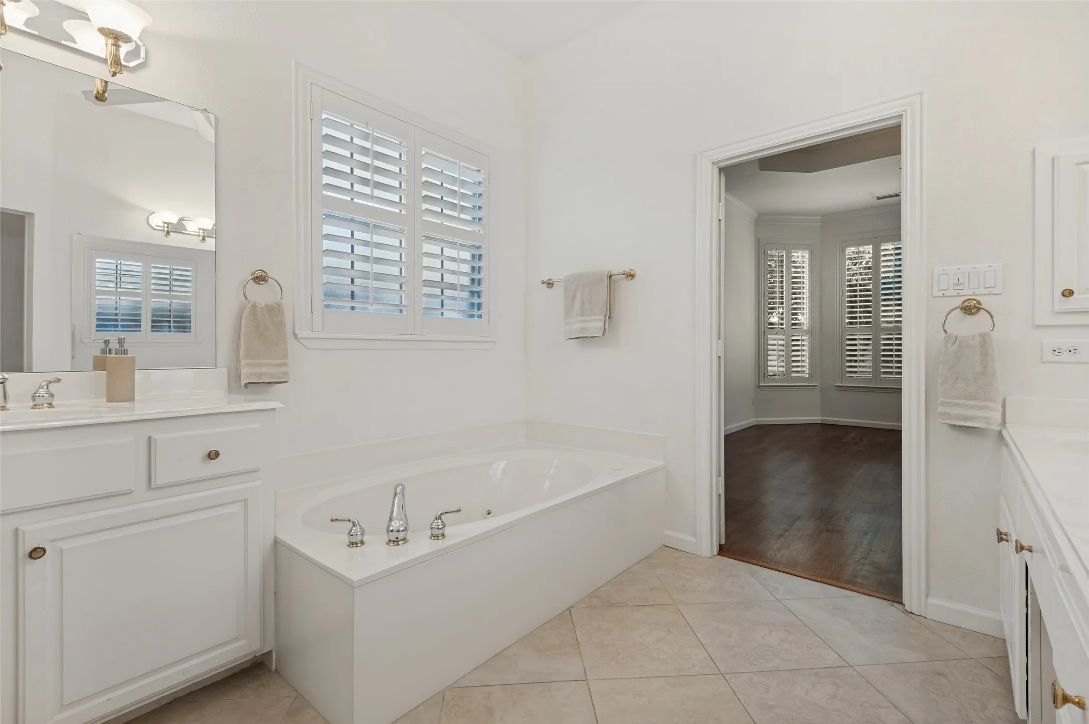 Single Family Residence For Sale in Denton County , 1432 Parkwood Drive, Carrollton, Texas 75007, 5 Bedroom, 4 Bathroom, 2 Garage spaces, 3,463 Sqft, built in 1998, mls#21385594, Real Estate Agent in Carrollton, Homes For Sale in Denton county, Homes For Sale in Carrollton, Realtor in Carrollton Texas, Real Estate Brokerage Independent Realty Texas, Luminita Cordes Realtor