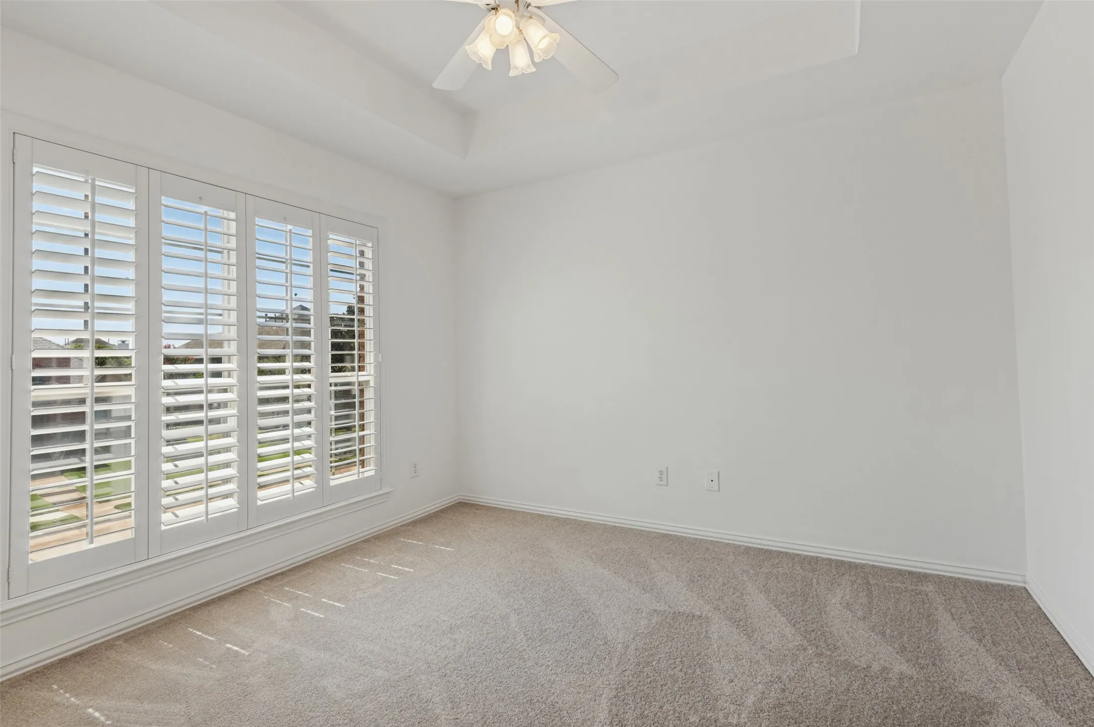 Single Family Residence For Sale in Denton County , 1432 Parkwood Drive, Carrollton, Texas 75007, 5 Bedroom, 4 Bathroom, 2 Garage spaces, 3,463 Sqft, built in 1998, mls#21385594, Real Estate Agent in Carrollton, Homes For Sale in Denton county, Homes For Sale in Carrollton, Realtor in Carrollton Texas, Real Estate Brokerage Independent Realty Texas, Luminita Cordes Realtor