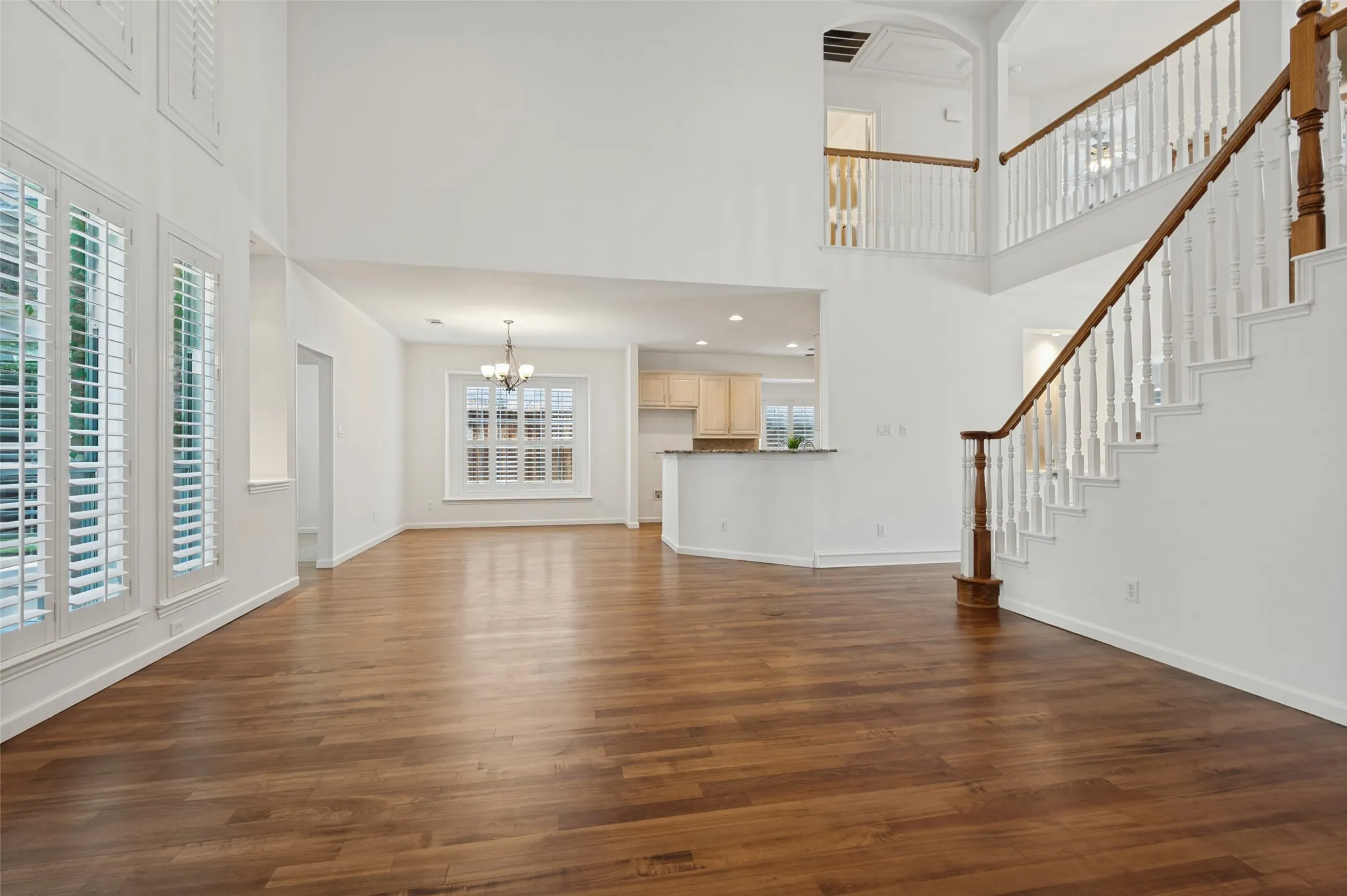 Single Family Residence For Sale in Denton County , 1432 Parkwood Drive, Carrollton, Texas 75007, 5 Bedroom, 4 Bathroom, 2 Garage spaces, 3,463 Sqft, built in 1998, mls#21385594, Real Estate Agent in Carrollton, Homes For Sale in Denton county, Homes For Sale in Carrollton, Realtor in Carrollton Texas, Real Estate Brokerage Independent Realty Texas, Luminita Cordes Realtor