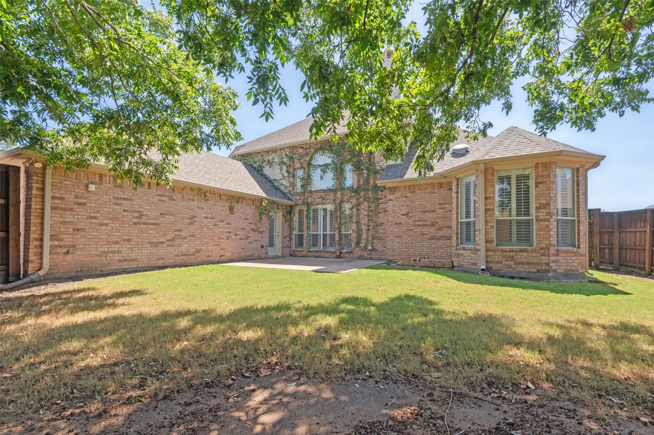 Single Family Residence For Sale in Denton County , 1432 Parkwood Drive, Carrollton, Texas 75007, 5 Bedroom, 4 Bathroom, 2 Garage spaces, 3,463 Sqft, built in 1998, mls#21385594, Real Estate Agent in Carrollton, Homes For Sale in Denton county, Homes For Sale in Carrollton, Realtor in Carrollton Texas, Real Estate Brokerage Independent Realty Texas, Luminita Cordes Realtor