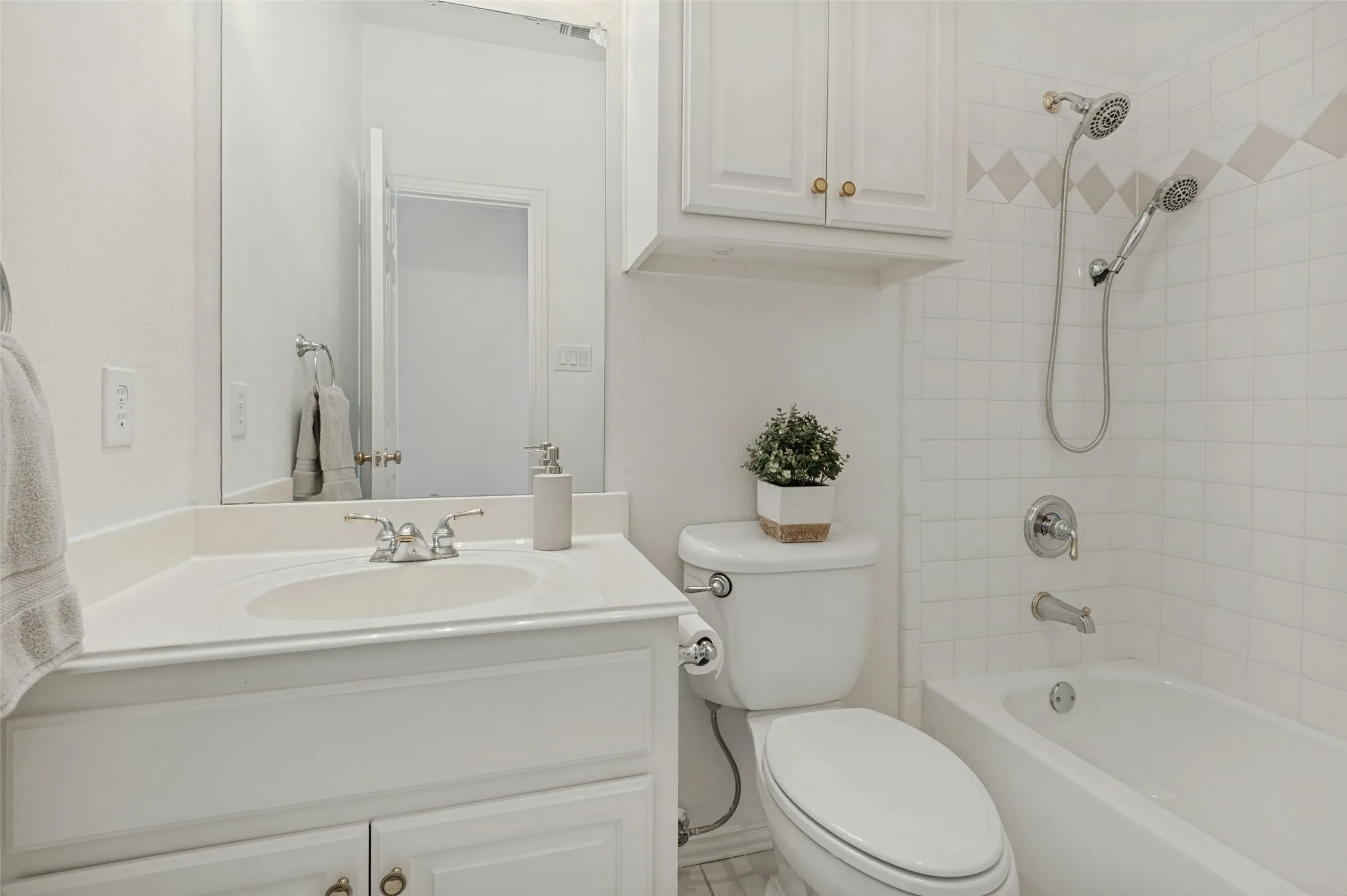 Single Family Residence For Sale in Denton County , 1432 Parkwood Drive, Carrollton, Texas 75007, 5 Bedroom, 4 Bathroom, 2 Garage spaces, 3,463 Sqft, built in 1998, mls#21385594, Real Estate Agent in Carrollton, Homes For Sale in Denton county, Homes For Sale in Carrollton, Realtor in Carrollton Texas, Real Estate Brokerage Independent Realty Texas, Luminita Cordes Realtor