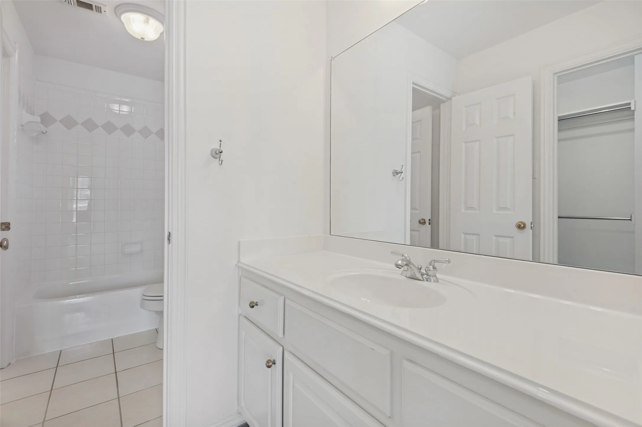 Single Family Residence For Sale in Denton County , 1432 Parkwood Drive, Carrollton, Texas 75007, 5 Bedroom, 4 Bathroom, 2 Garage spaces, 3,463 Sqft, built in 1998, mls#21385594, Real Estate Agent in Carrollton, Homes For Sale in Denton county, Homes For Sale in Carrollton, Realtor in Carrollton Texas, Real Estate Brokerage Independent Realty Texas, Luminita Cordes Realtor