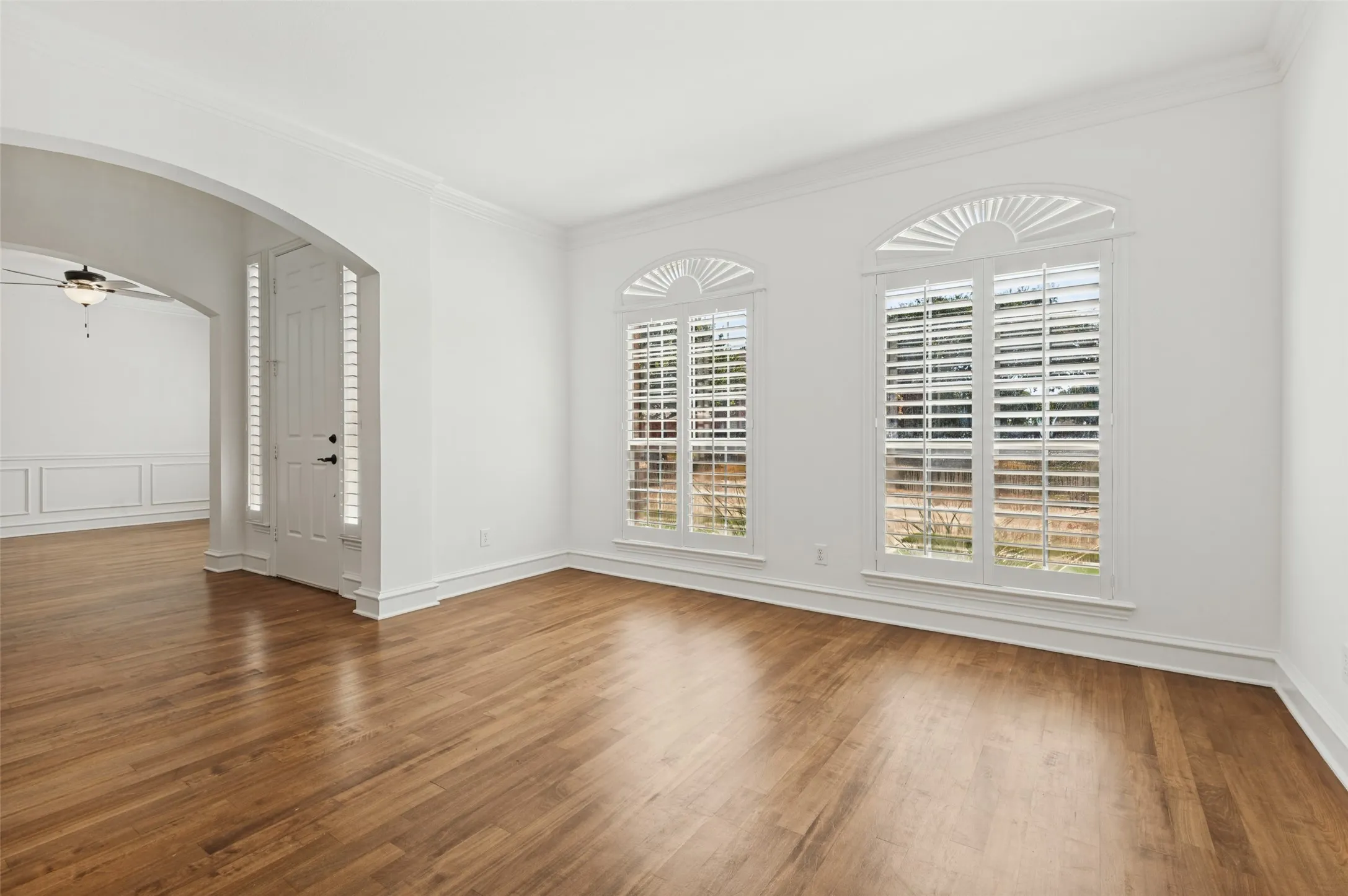Single Family Residence For Sale in Denton County , 1432 Parkwood Drive, Carrollton, Texas 75007, 5 Bedroom, 4 Bathroom, 2 Garage spaces, 3,463 Sqft, built in 1998, mls#21385594, Real Estate Agent in Carrollton, Homes For Sale in Denton county, Homes For Sale in Carrollton, Realtor in Carrollton Texas, Real Estate Brokerage Independent Realty Texas, Luminita Cordes Realtor
