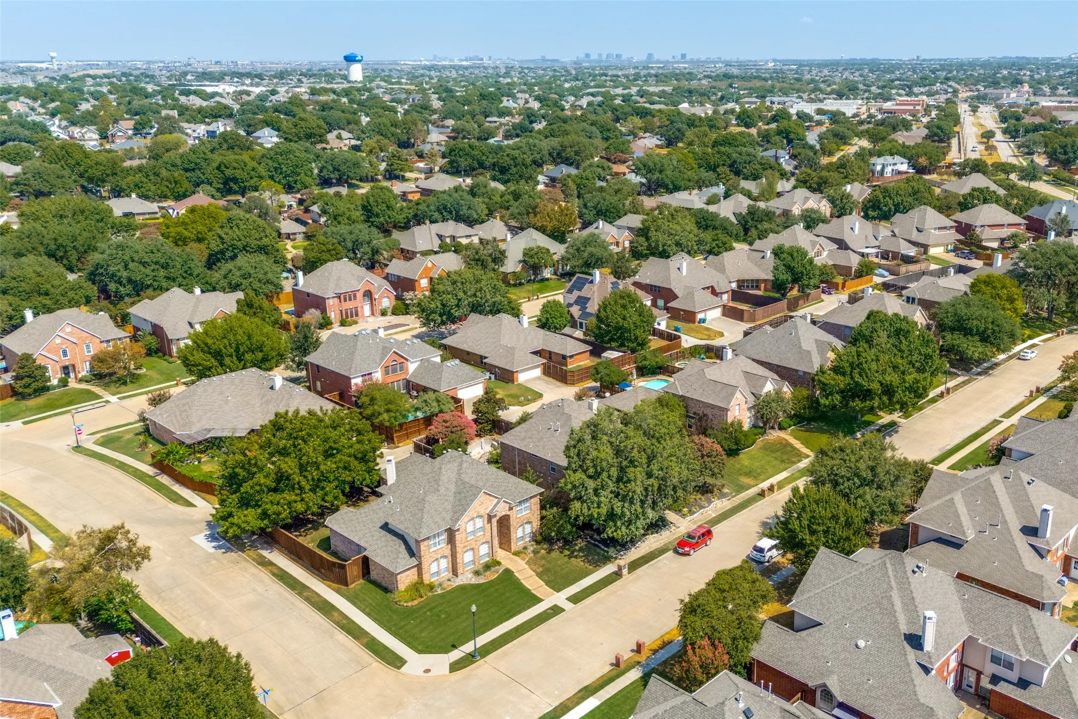 Single Family Residence For Sale in Denton County , 1432 Parkwood Drive, Carrollton, Texas 75007, 5 Bedroom, 4 Bathroom, 2 Garage spaces, 3,463 Sqft, built in 1998, mls#21385594, Real Estate Agent in Carrollton, Homes For Sale in Denton county, Homes For Sale in Carrollton, Realtor in Carrollton Texas, Real Estate Brokerage Independent Realty Texas, Luminita Cordes Realtor