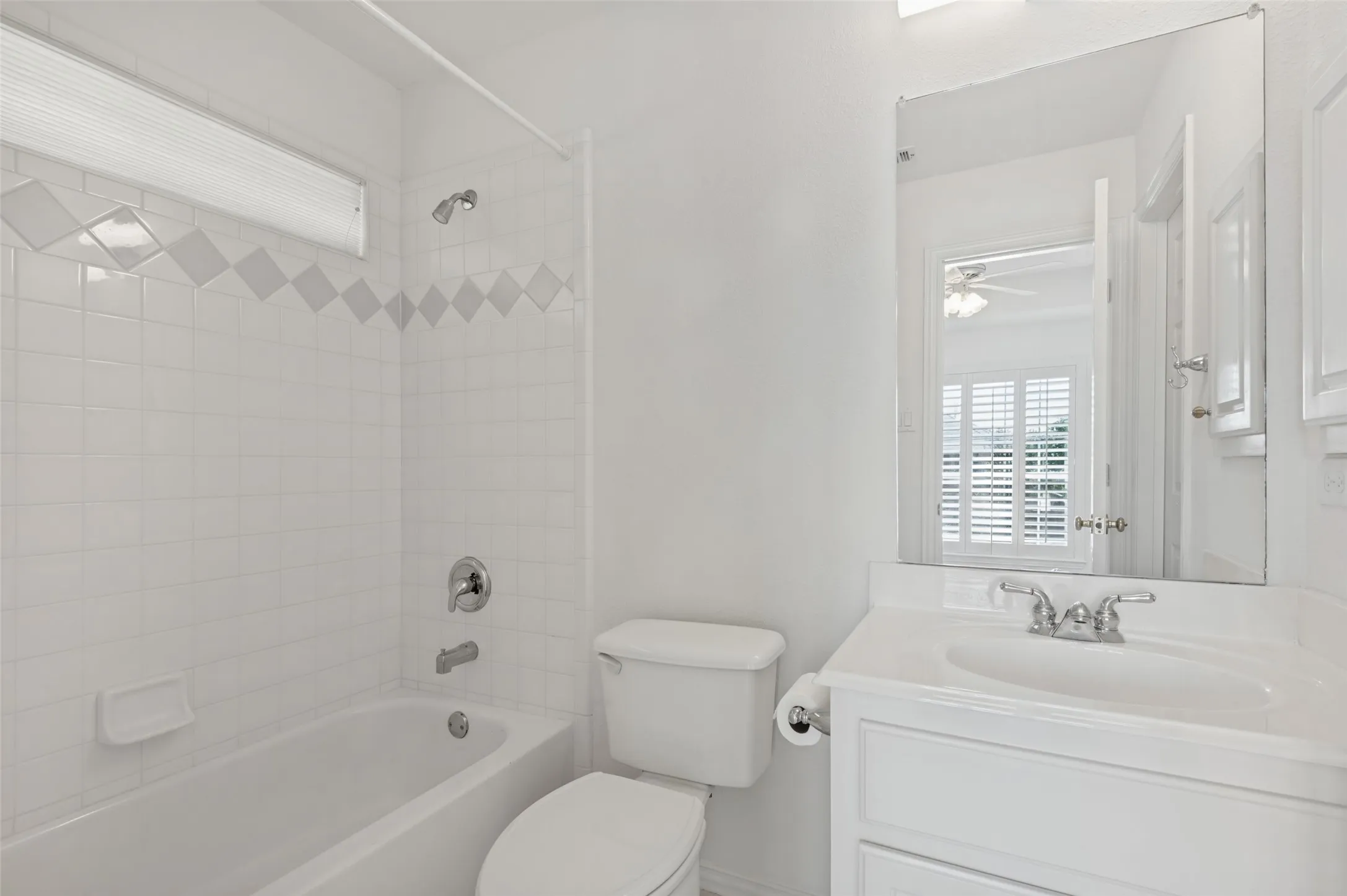 Single Family Residence For Sale in Denton County , 1432 Parkwood Drive, Carrollton, Texas 75007, 5 Bedroom, 4 Bathroom, 2 Garage spaces, 3,463 Sqft, built in 1998, mls#21385594, Real Estate Agent in Carrollton, Homes For Sale in Denton county, Homes For Sale in Carrollton, Realtor in Carrollton Texas, Real Estate Brokerage Independent Realty Texas, Luminita Cordes Realtor