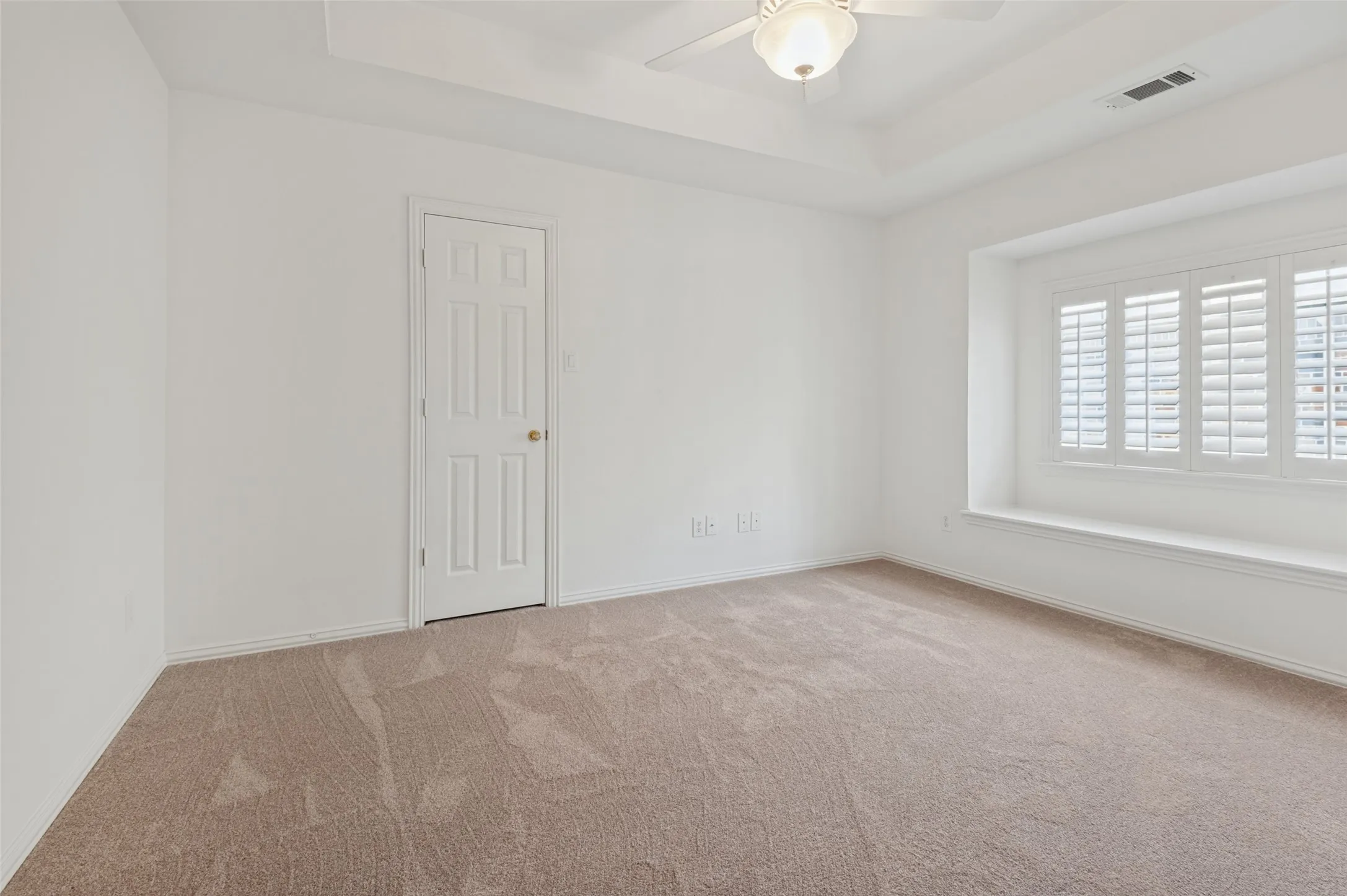 Single Family Residence For Sale in Denton County , 1432 Parkwood Drive, Carrollton, Texas 75007, 5 Bedroom, 4 Bathroom, 2 Garage spaces, 3,463 Sqft, built in 1998, mls#21385594, Real Estate Agent in Carrollton, Homes For Sale in Denton county, Homes For Sale in Carrollton, Realtor in Carrollton Texas, Real Estate Brokerage Independent Realty Texas, Luminita Cordes Realtor
