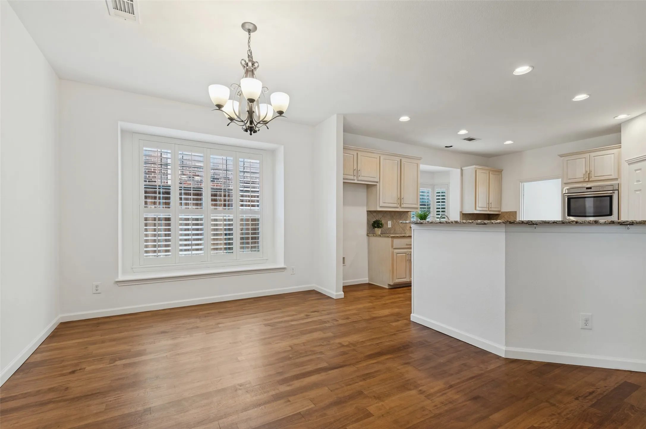 Single Family Residence For Sale in Denton County , 1432 Parkwood Drive, Carrollton, Texas 75007, 5 Bedroom, 4 Bathroom, 2 Garage spaces, 3,463 Sqft, built in 1998, mls#21385594, Real Estate Agent in Carrollton, Homes For Sale in Denton county, Homes For Sale in Carrollton, Realtor in Carrollton Texas, Real Estate Brokerage Independent Realty Texas, Luminita Cordes Realtor