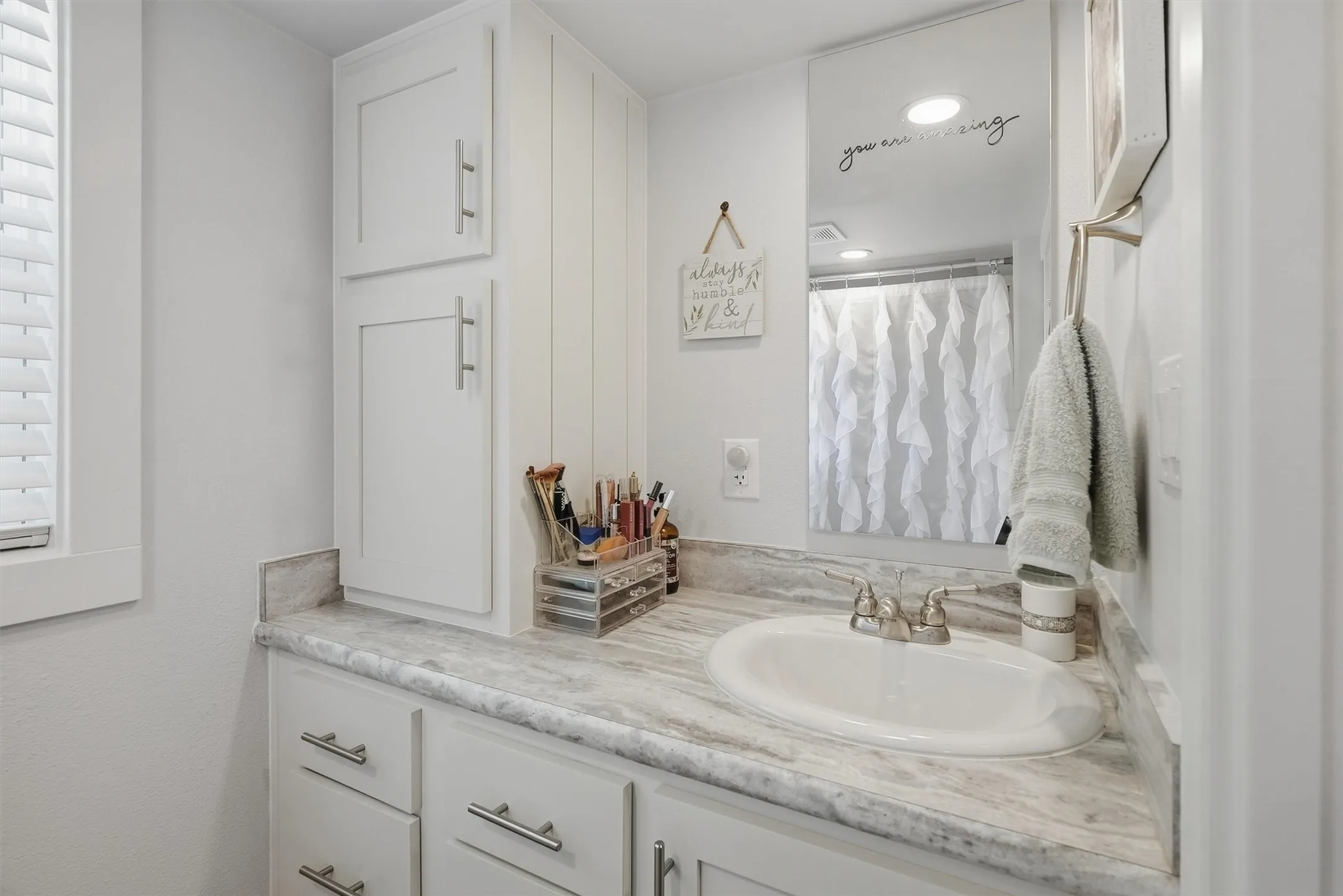Single Family Residence For Sale in Hood County , 817 Brazos Harbor Circle, Granbury, Texas 76048, 1 Bedroom, 1 Bathroom, Garage spaces, 399 Sqft, built in 2023, mls#21387726, Real Estate Agent in Granbury, Homes For Sale in Hood county, Homes For Sale in Granbury, Realtor in Granbury Texas, Real Estate Brokerage Independent Realty Texas, Luminita Cordes Realtor