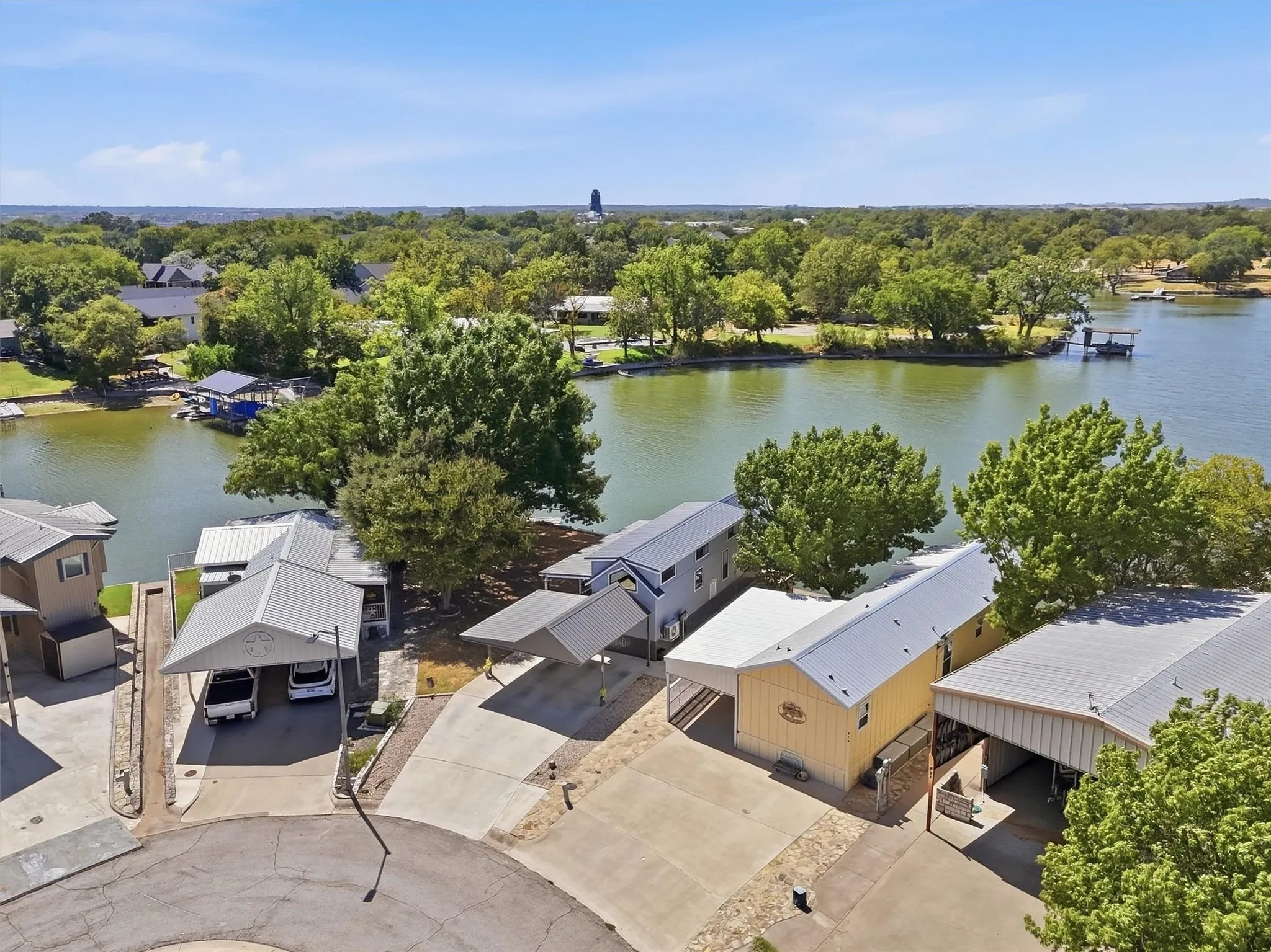 Single Family Residence For Sale in Hood County , 817 Brazos Harbor Circle, Granbury, Texas 76048, 1 Bedroom, 1 Bathroom, Garage spaces, 399 Sqft, built in 2023, mls#21387726, Real Estate Agent in Granbury, Homes For Sale in Hood county, Homes For Sale in Granbury, Realtor in Granbury Texas, Real Estate Brokerage Independent Realty Texas, Luminita Cordes Realtor