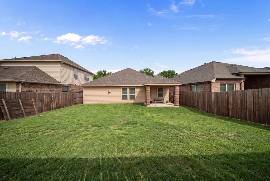 Single Family Residence For Sale in Denton County , 908 Lake Sierra Way, Little Elm, Texas 75068, 3 Bedroom, 2 Bathroom, 2 Garage spaces, 1,686 Sqft, built in 2017, mls#21388699, Real Estate Agent in Little Elm, Homes For Sale in Denton county, Homes For Sale in Little Elm, Realtor in Little Elm Texas, Real Estate Brokerage Independent Realty Texas, Luminita Cordes Realtor